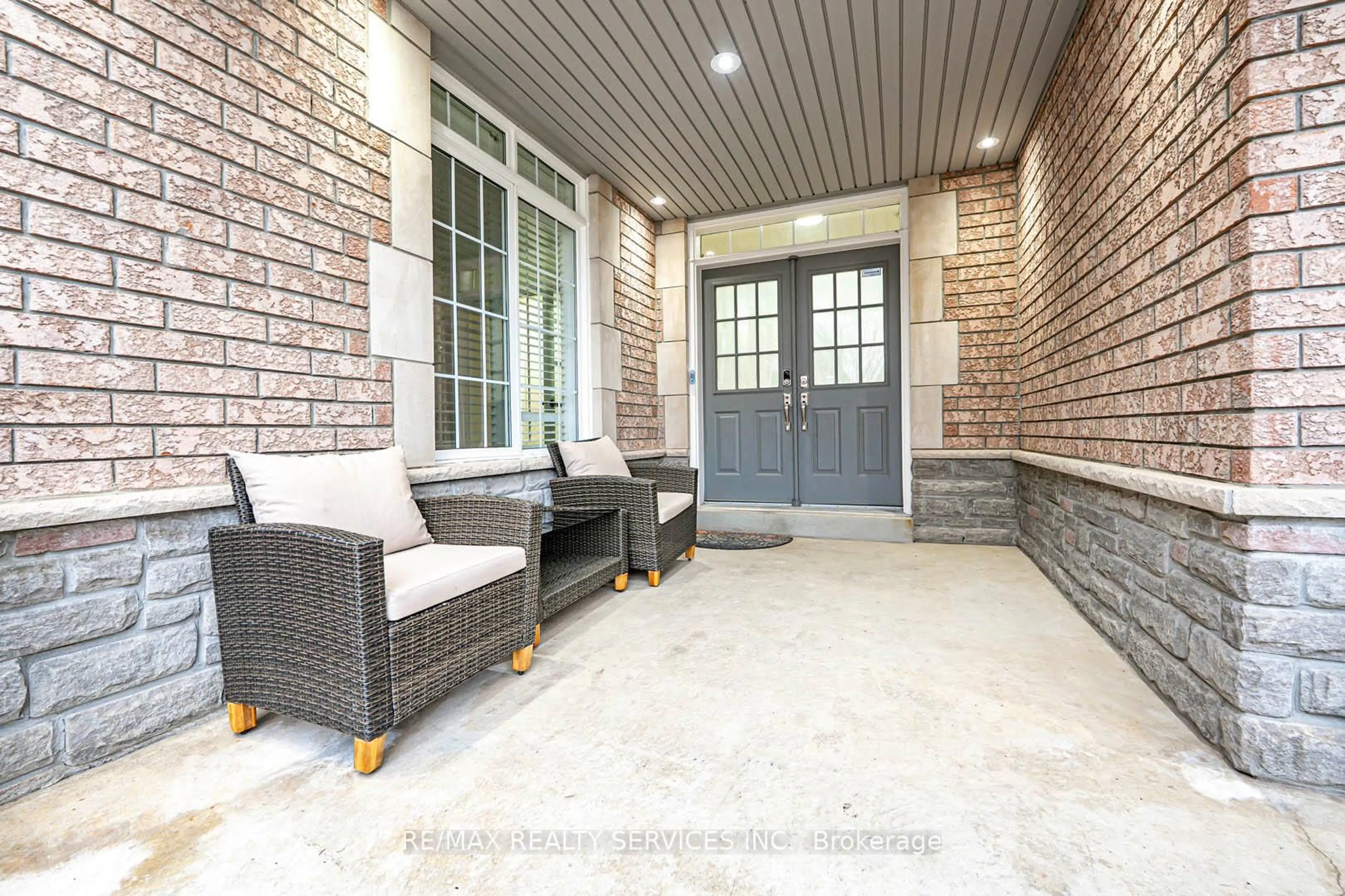 Patio, street for 63 Links Lane, Brampton Ontario L6Y 5H2