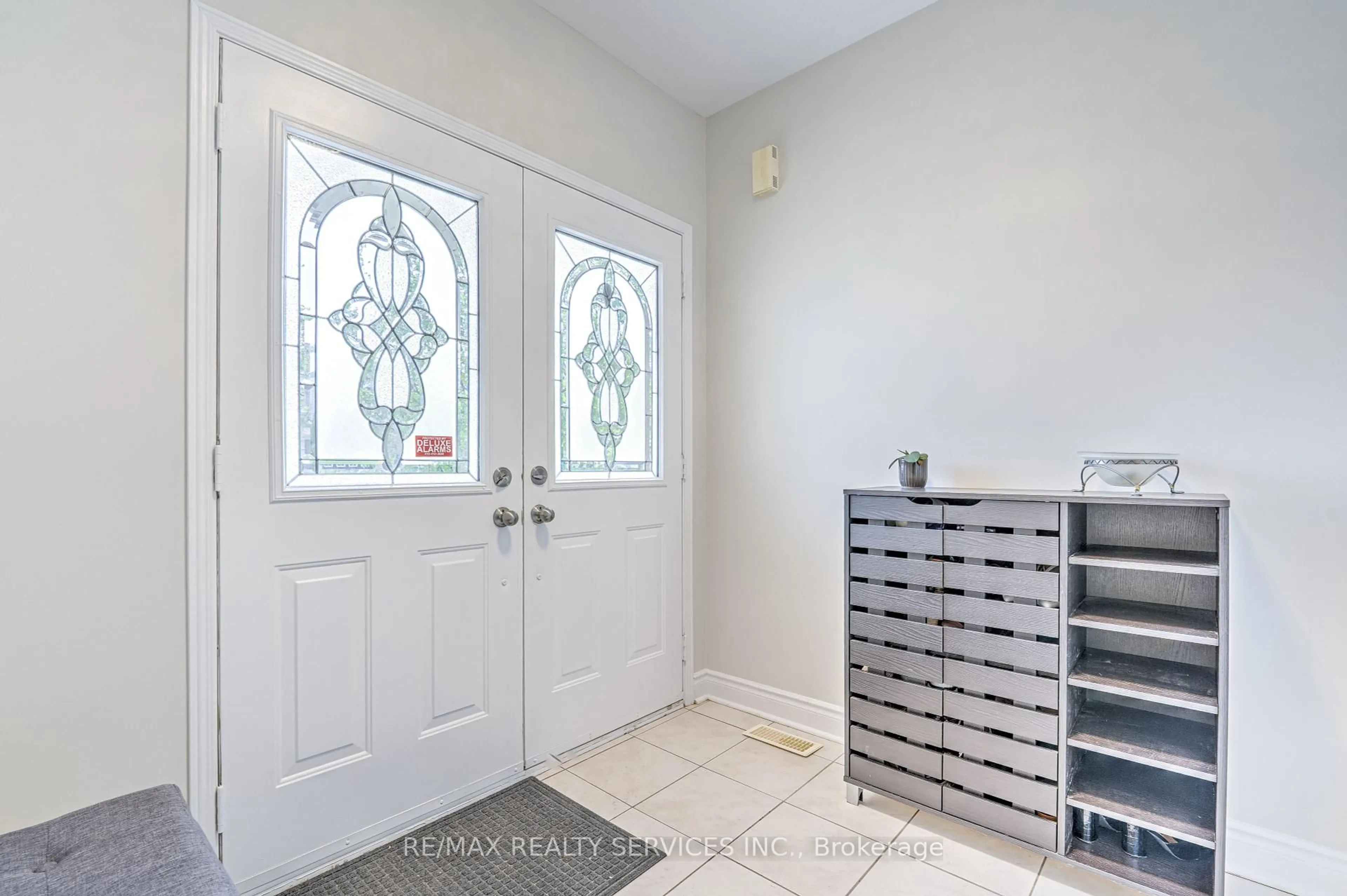 Indoor entryway for 3469 Southwick St, Mississauga Ontario L5M 7L4