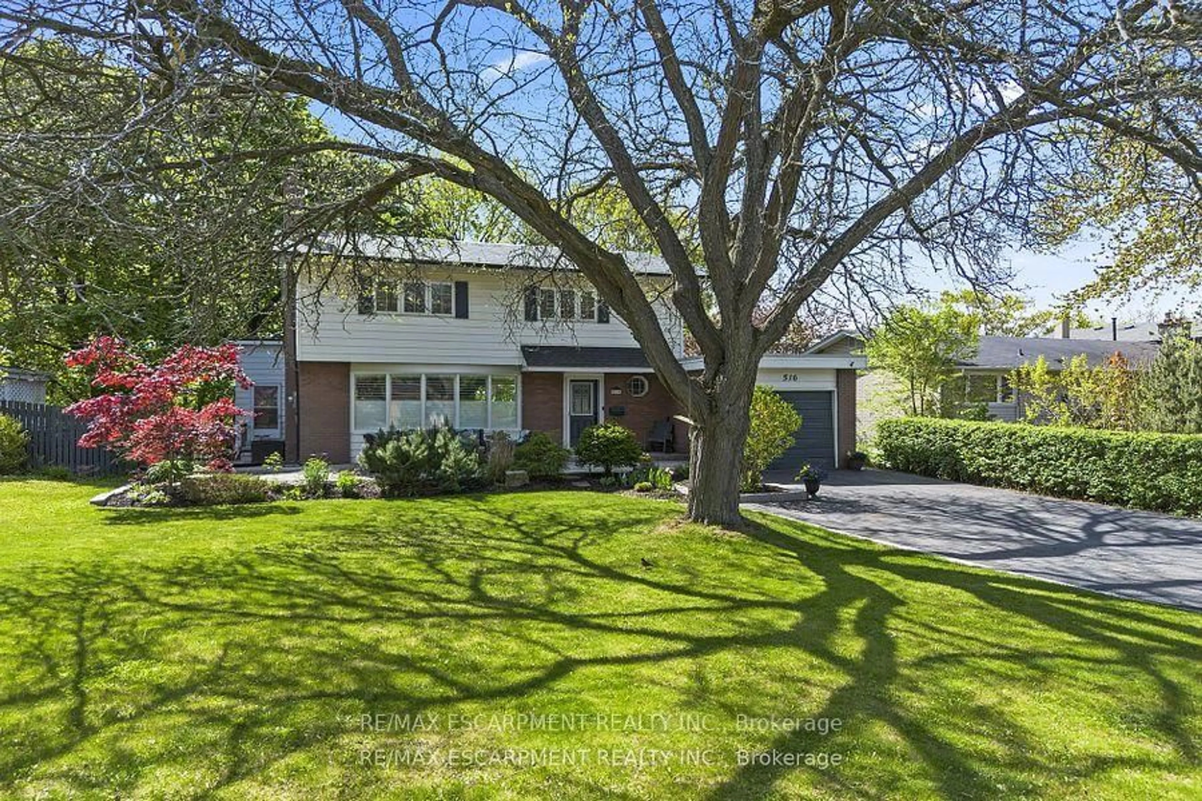 Home with brick exterior material, street for 516 Falgarwood Dr, Oakville Ontario L6H 1N3