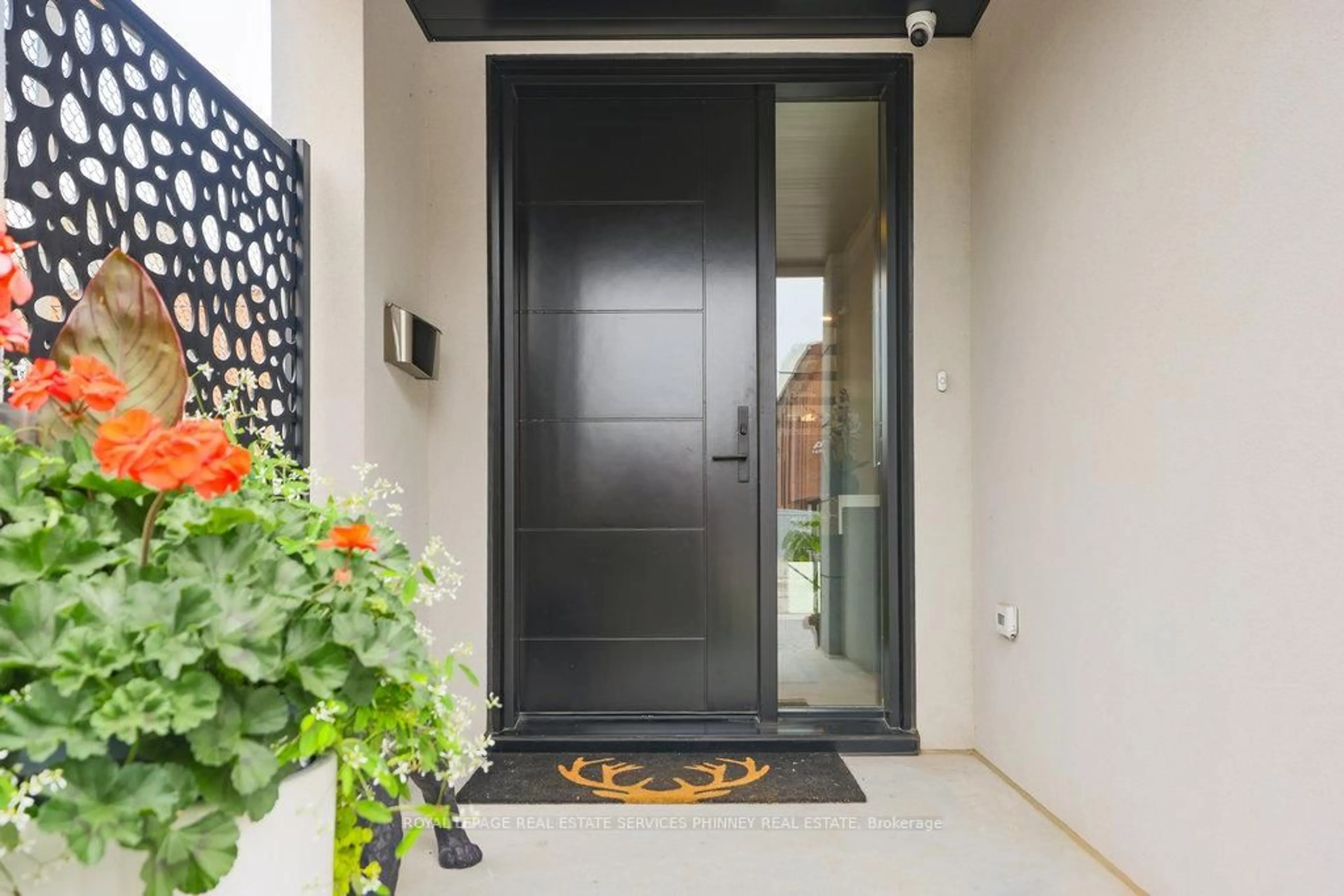 Indoor entryway for 105 Tenth St, Toronto Ontario M8V 3E9