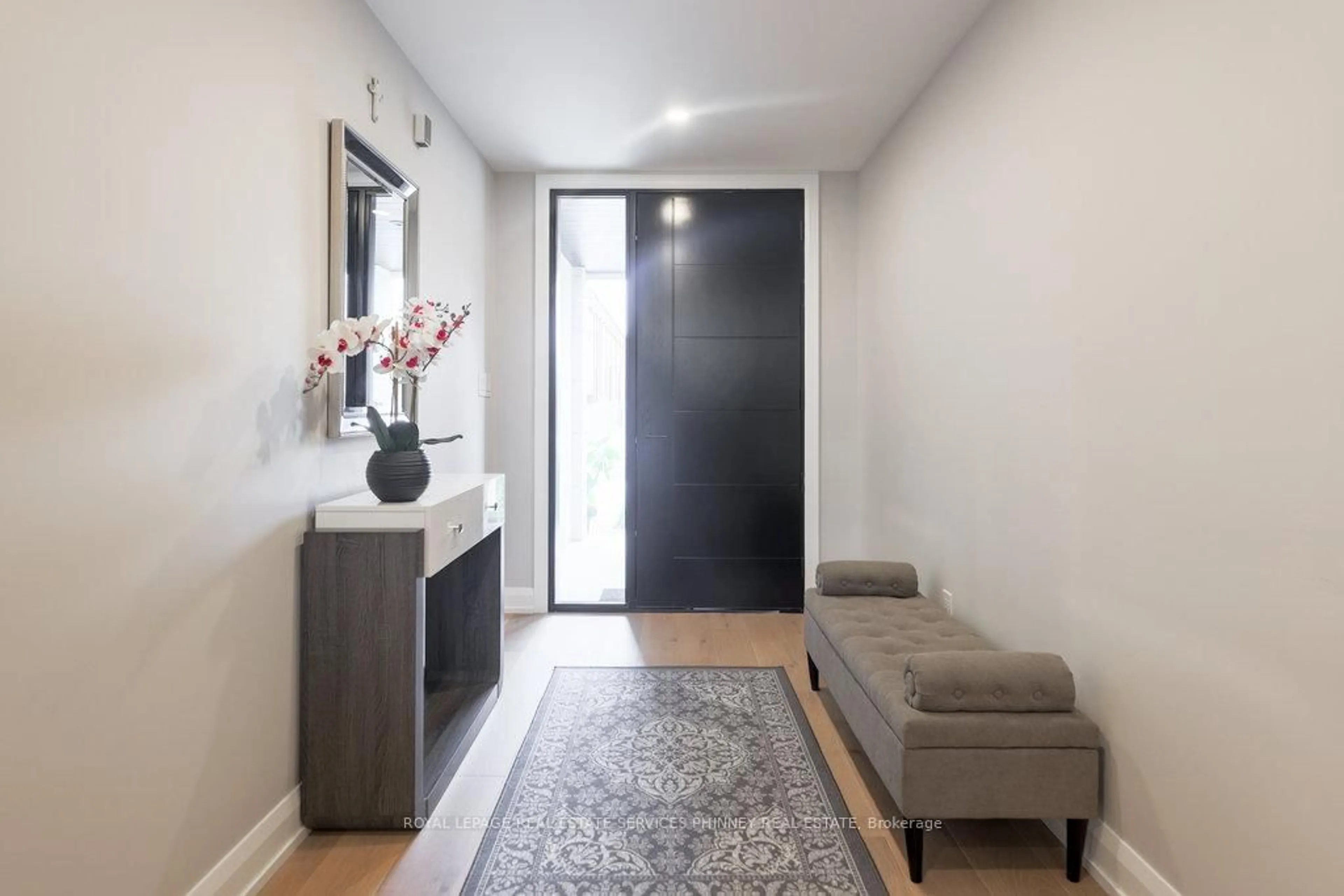 Indoor entryway for 105 Tenth St, Toronto Ontario M8V 3E9
