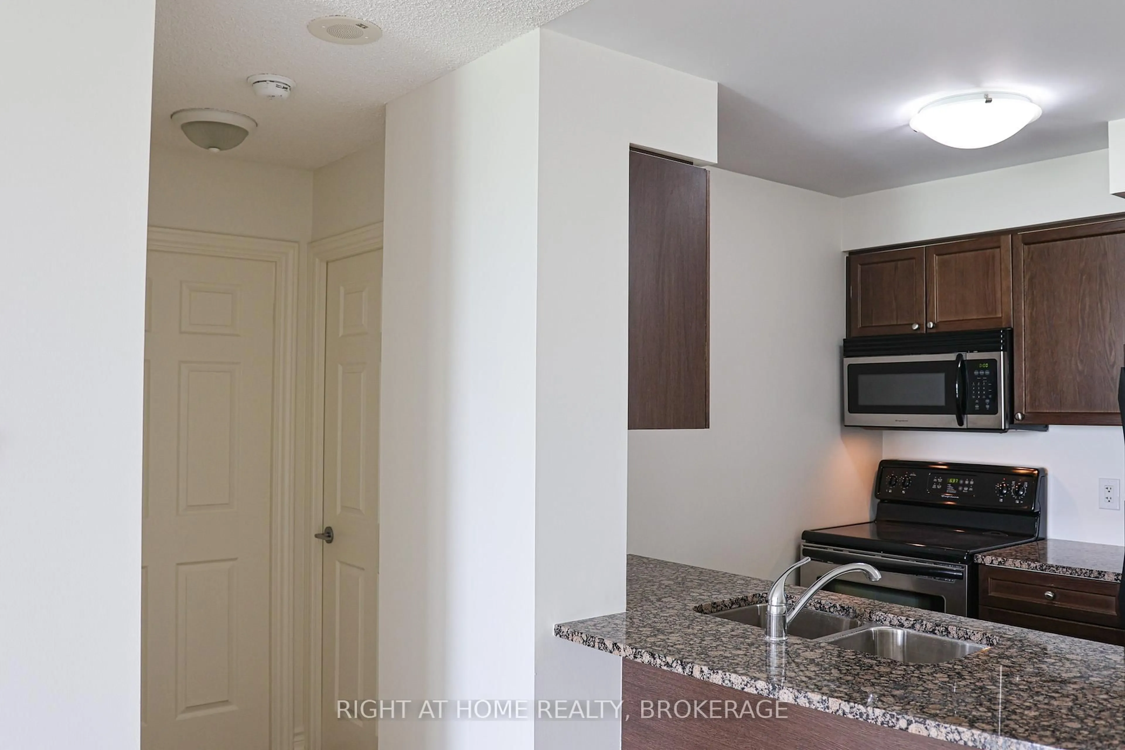 Standard kitchen, unknown for 2391 Central Park Dr #809, Oakville Ontario L6H 0E3