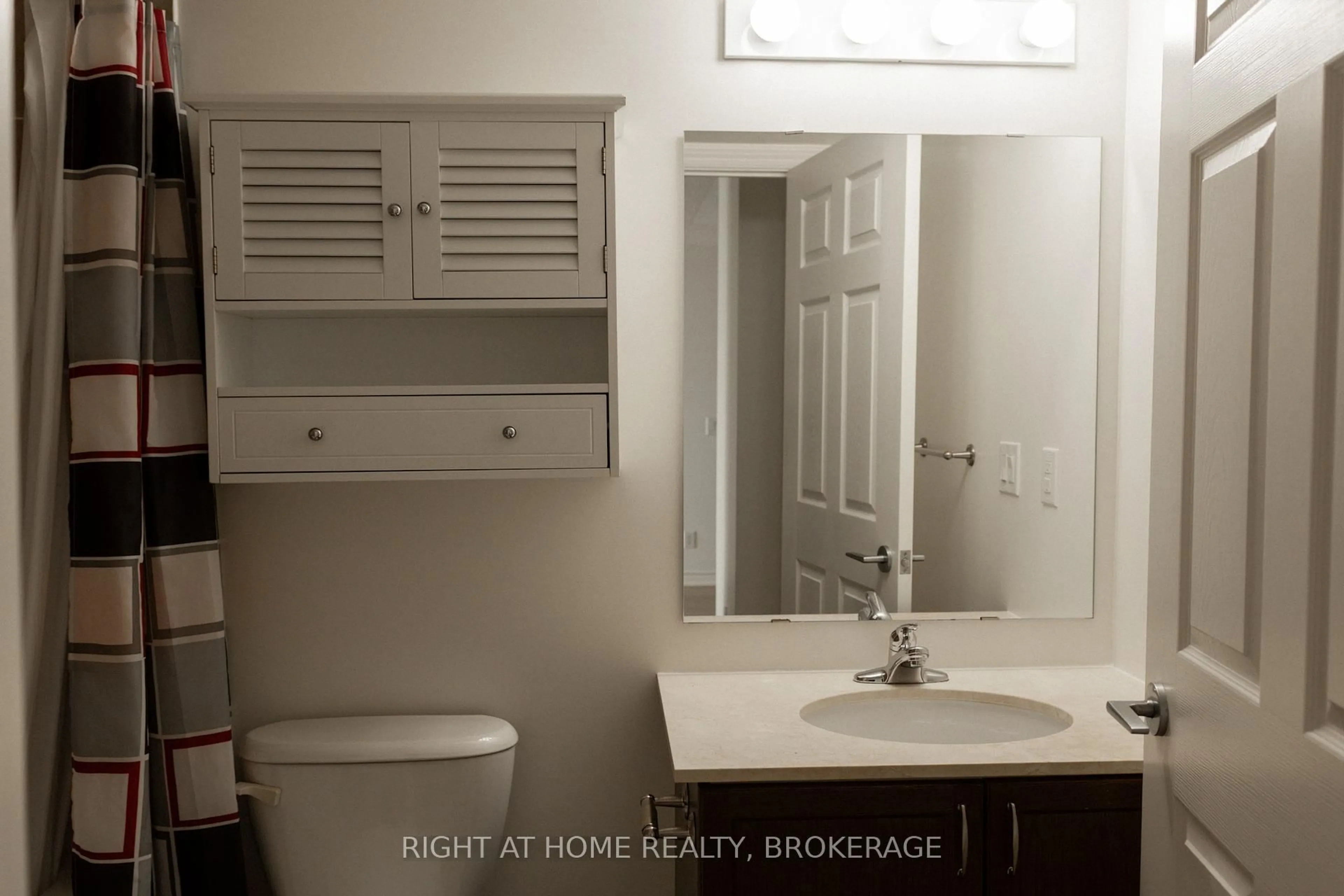 A pic of a room for 2391 Central Park Dr #809, Oakville Ontario L6H 0E3
