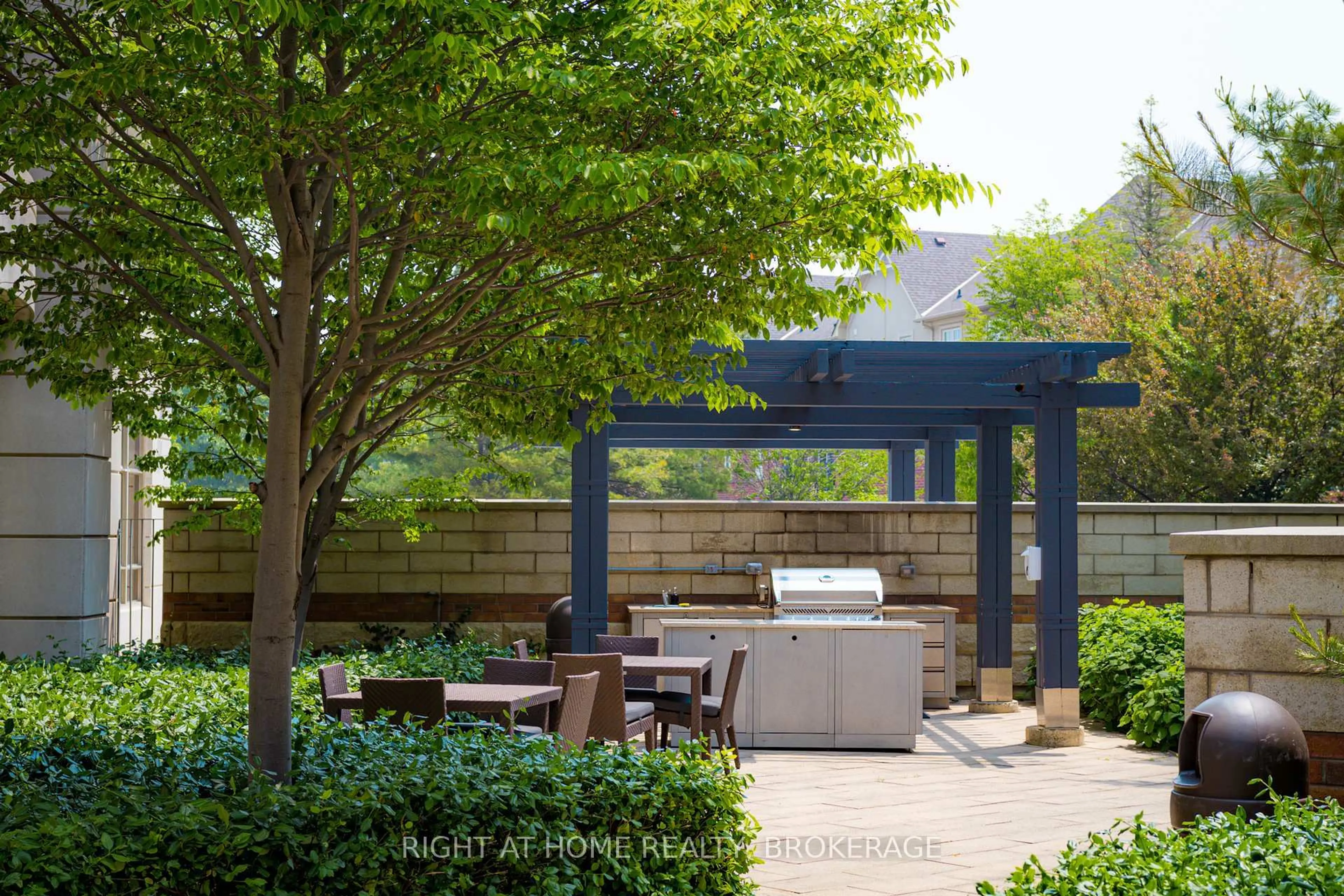 Patio, street for 2391 Central Park Dr #809, Oakville Ontario L6H 0E3