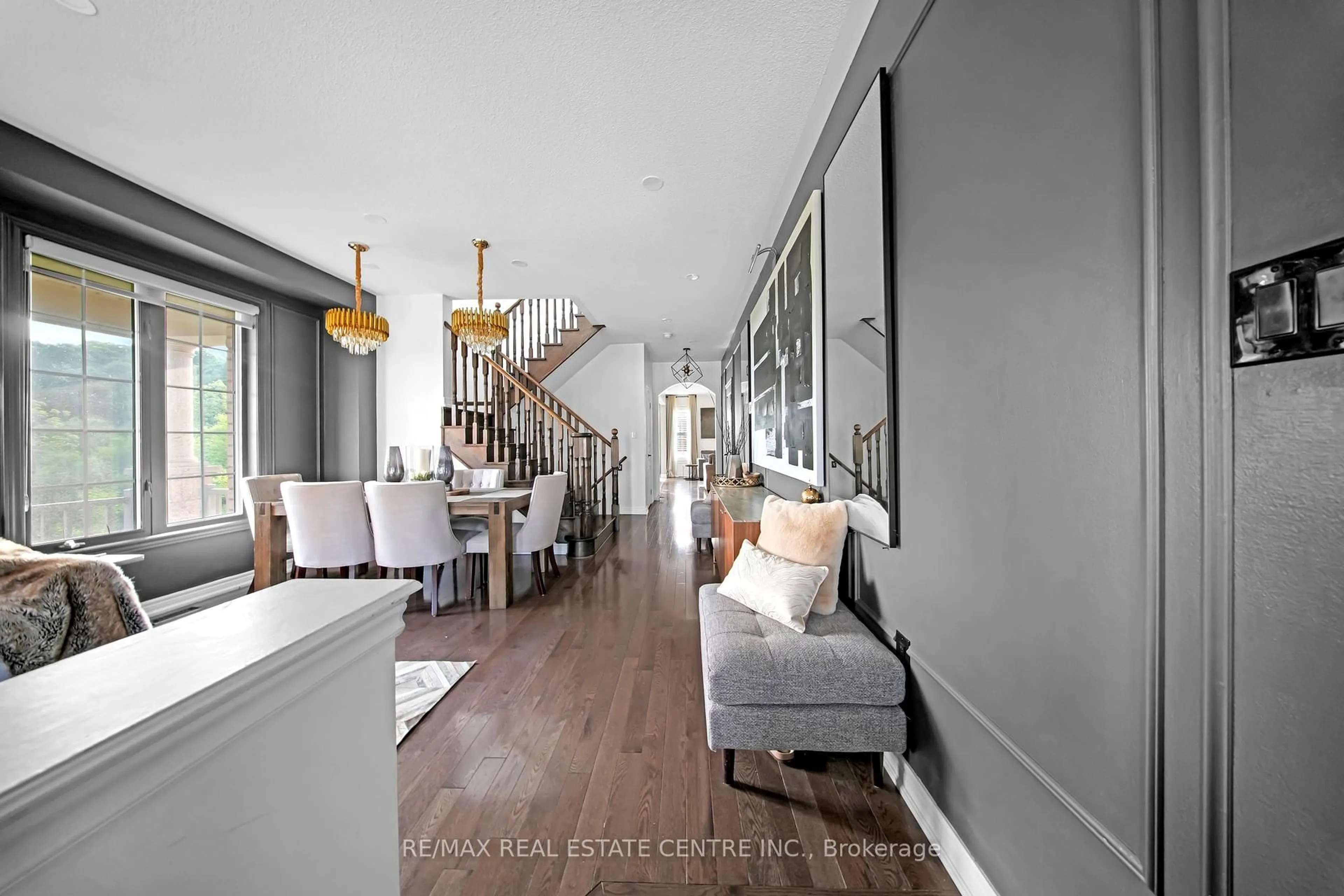 Indoor entryway for 36 BONNIE BRAES Dr, Brampton Ontario L6Y 0G8
