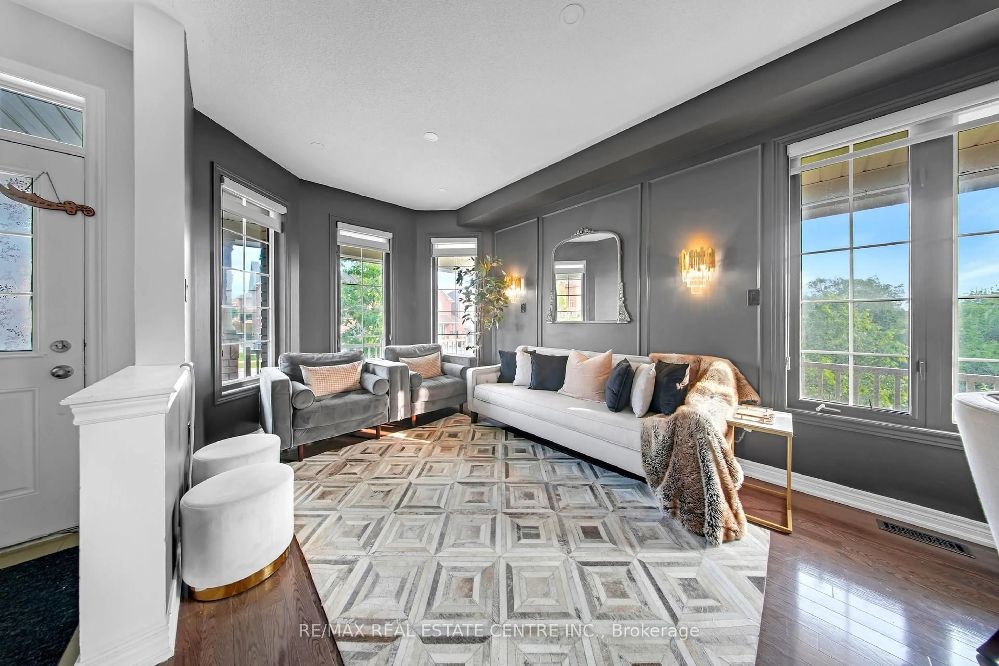 Living room with furniture, unknown for 36 BONNIE BRAES Dr, Brampton Ontario L6Y 0G8