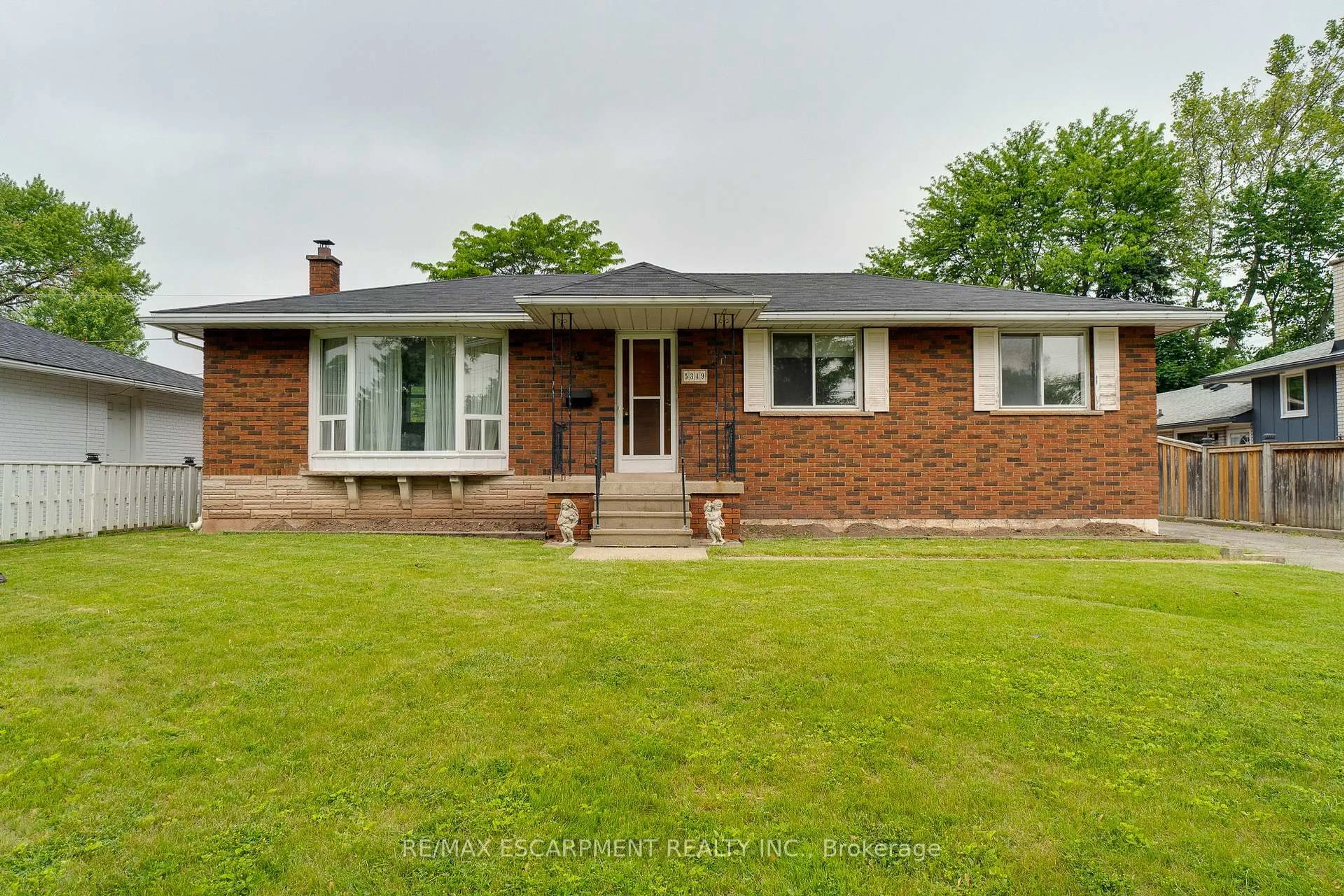 Home with brick exterior material, street for 5349 Spruce Ave, Burlington Ontario L7L 1N4