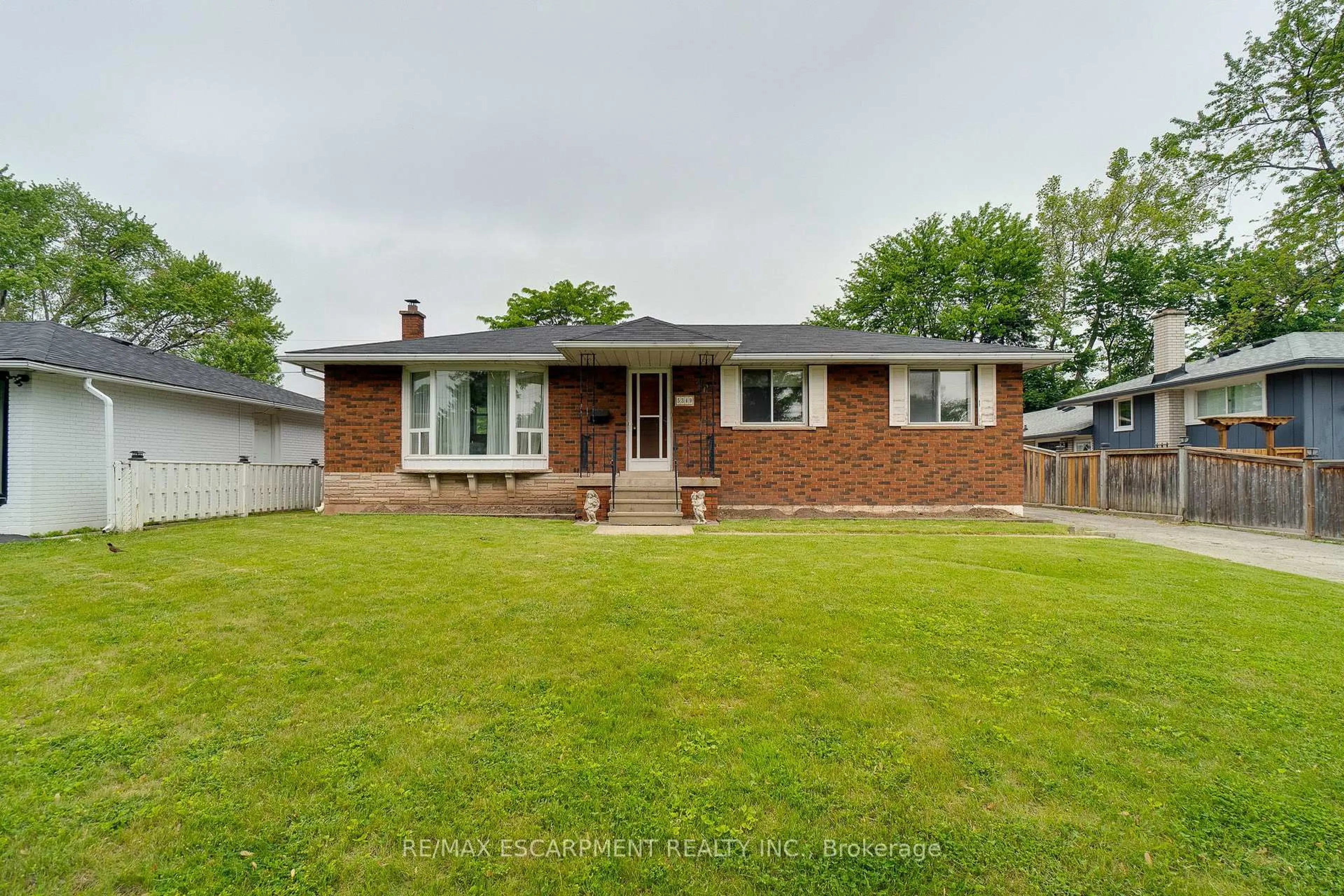 Home with brick exterior material, street for 5349 Spruce Ave, Burlington Ontario L7L 1N4