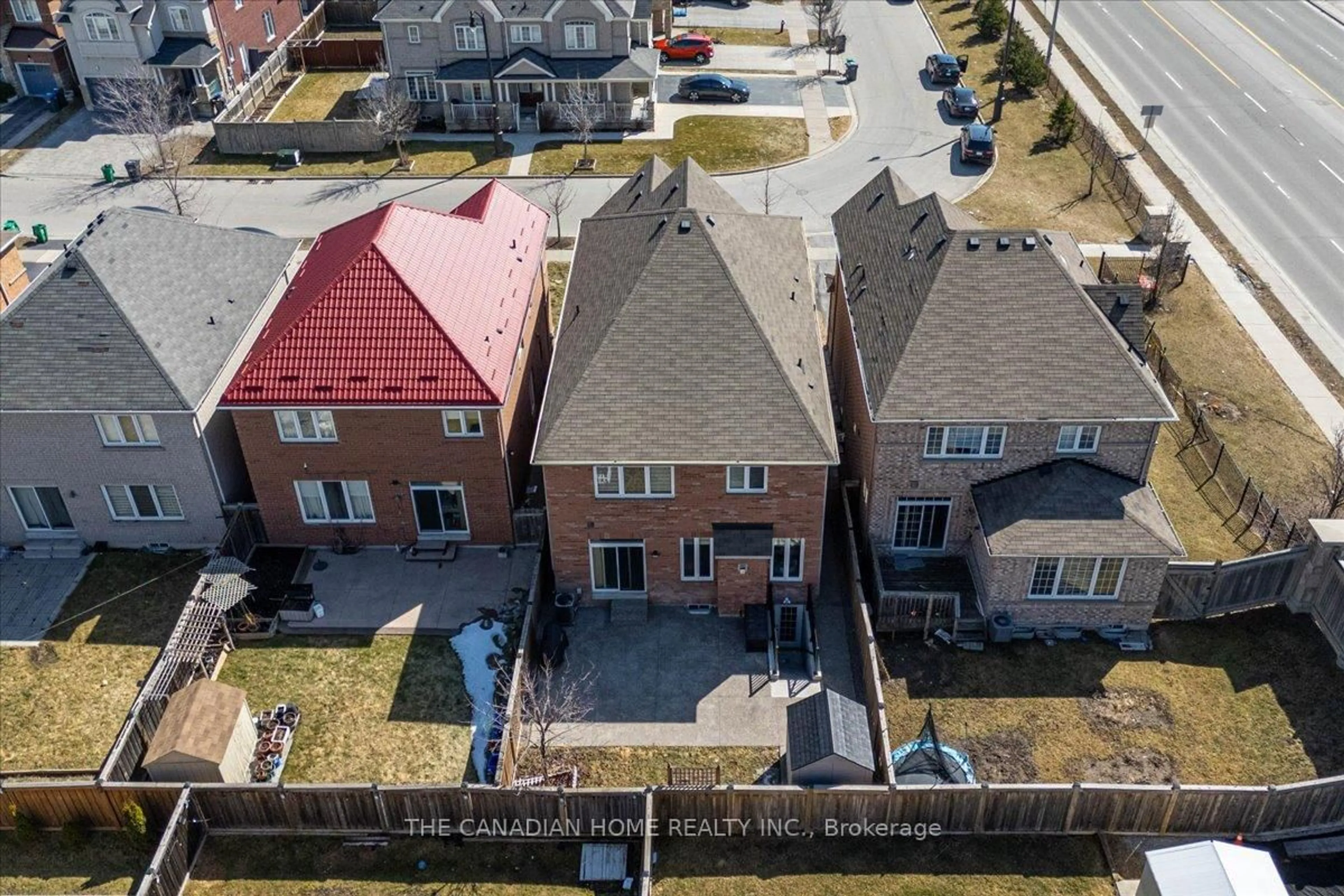 A pic from outside/outdoor area/front of a property/back of a property/a pic from drone, street for 33 Denali Cres, Brampton Ontario L6P 3X1