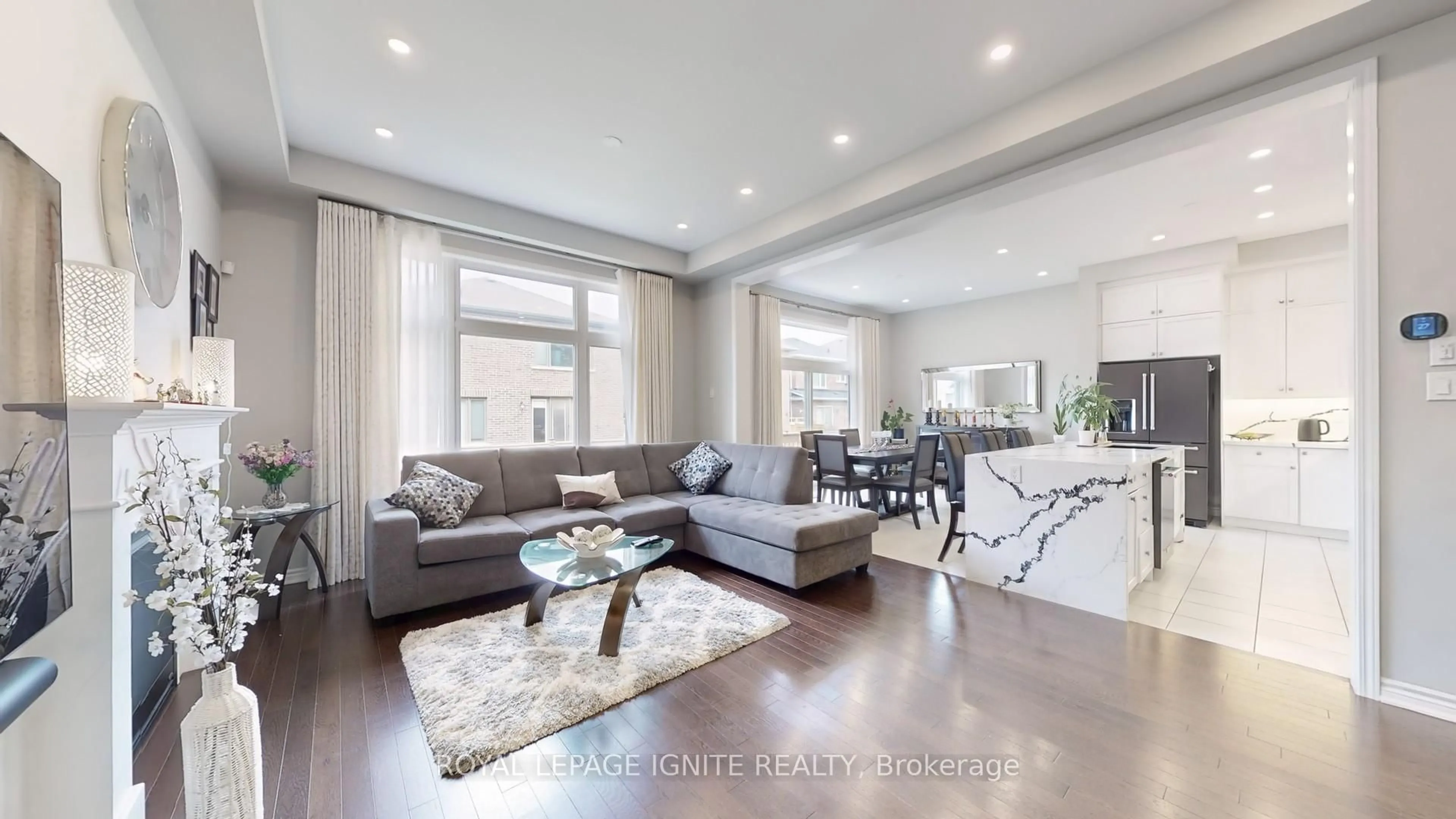 Living room with furniture, unknown for 546 Kennedy Circ, Milton Ontario L9T 7E7