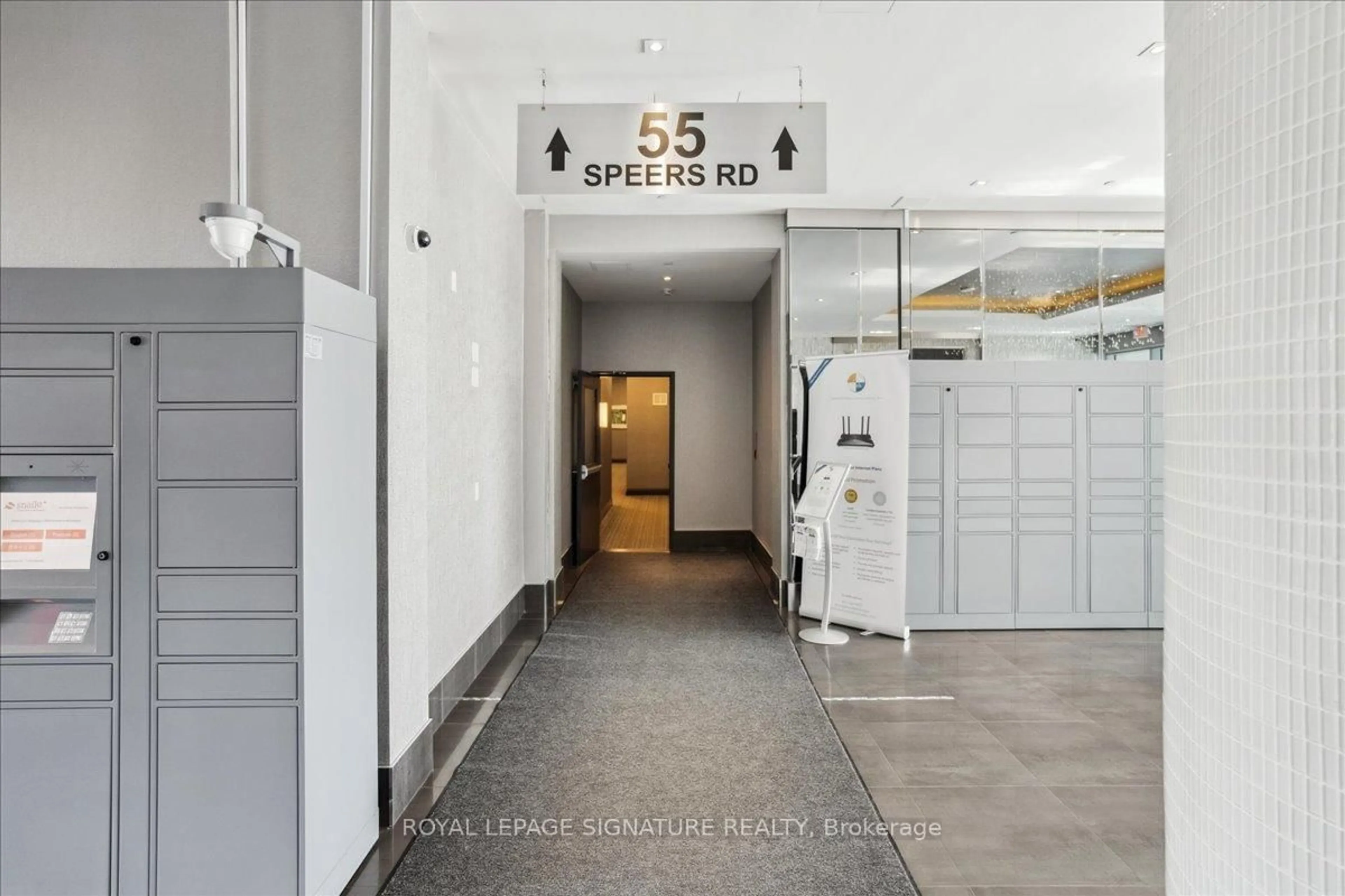 Indoor foyer for 55 Speers Rd #412, Oakville Ontario L6K 0H9