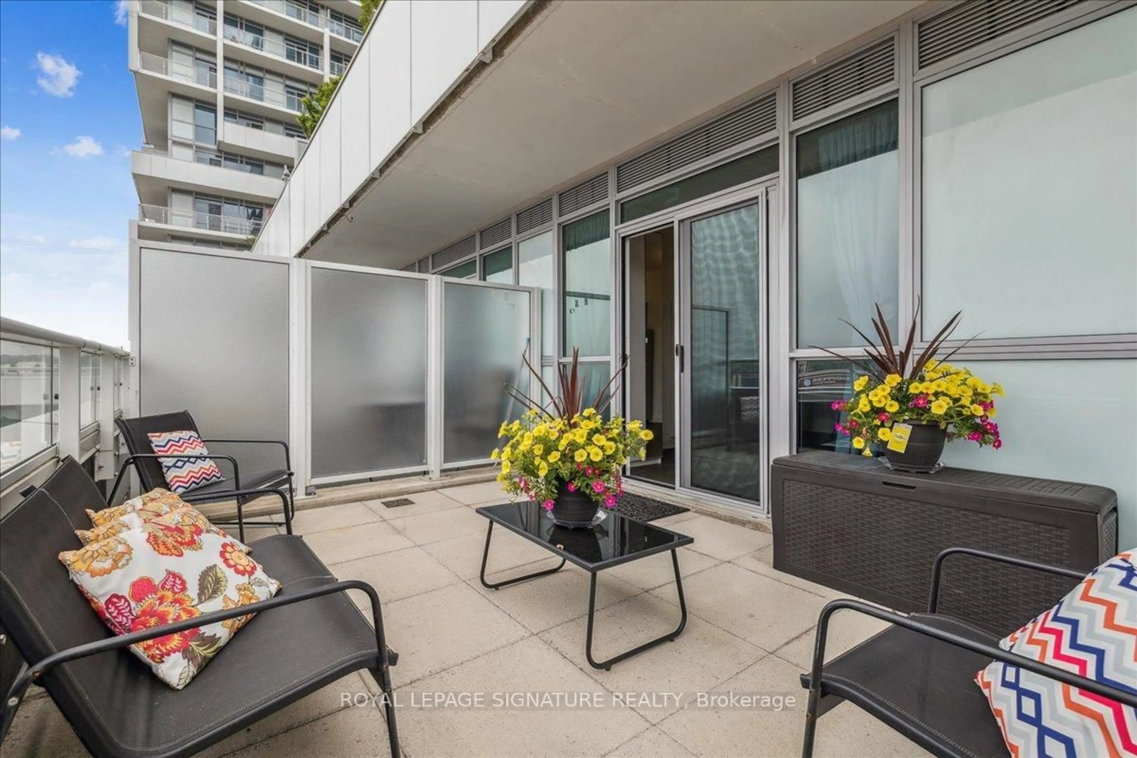 Patio, unknown for 55 Speers Rd #412, Oakville Ontario L6K 0H9