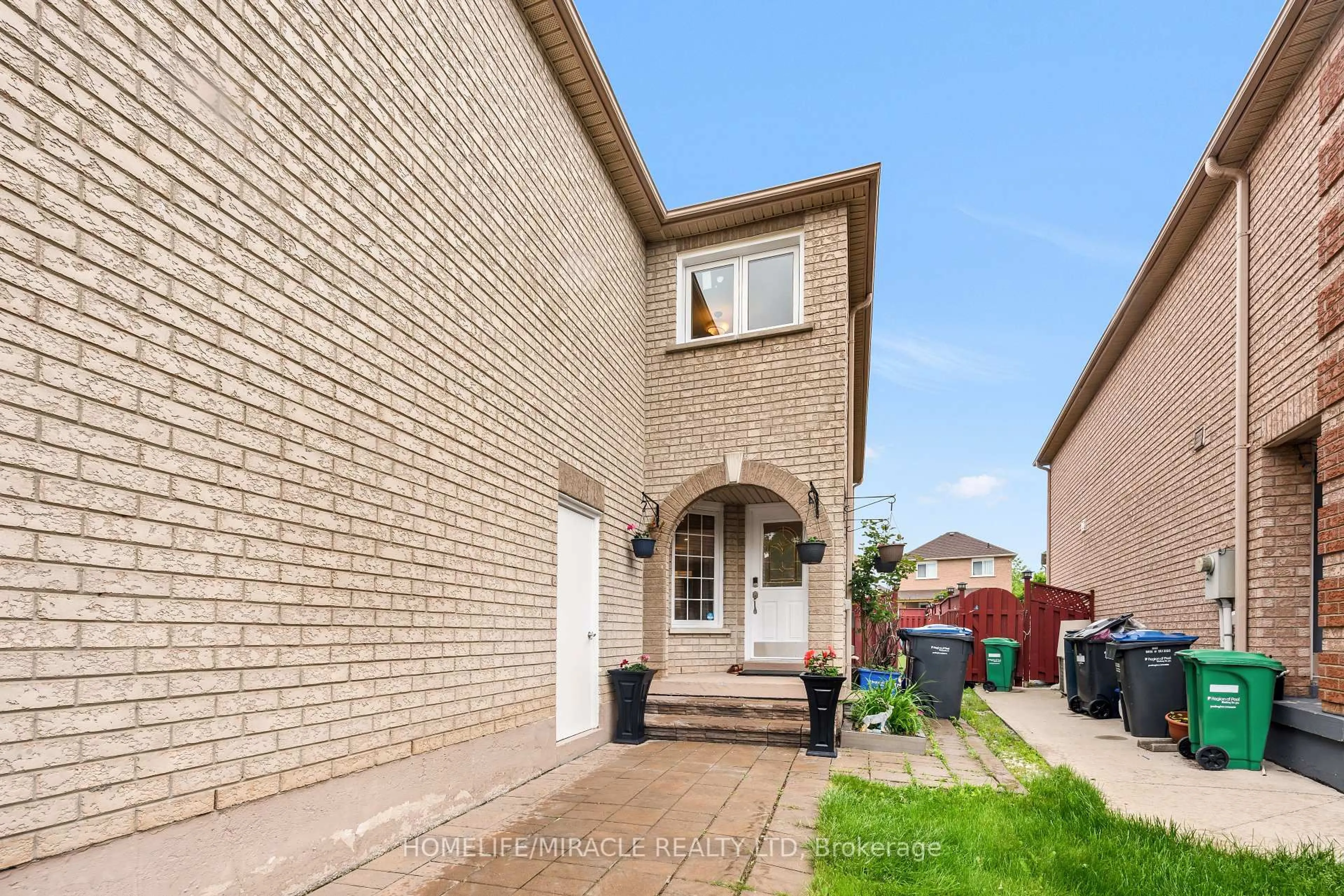 Home with brick exterior material, street for 68 Carrie Cres, Brampton Ontario L6Y 4Y6