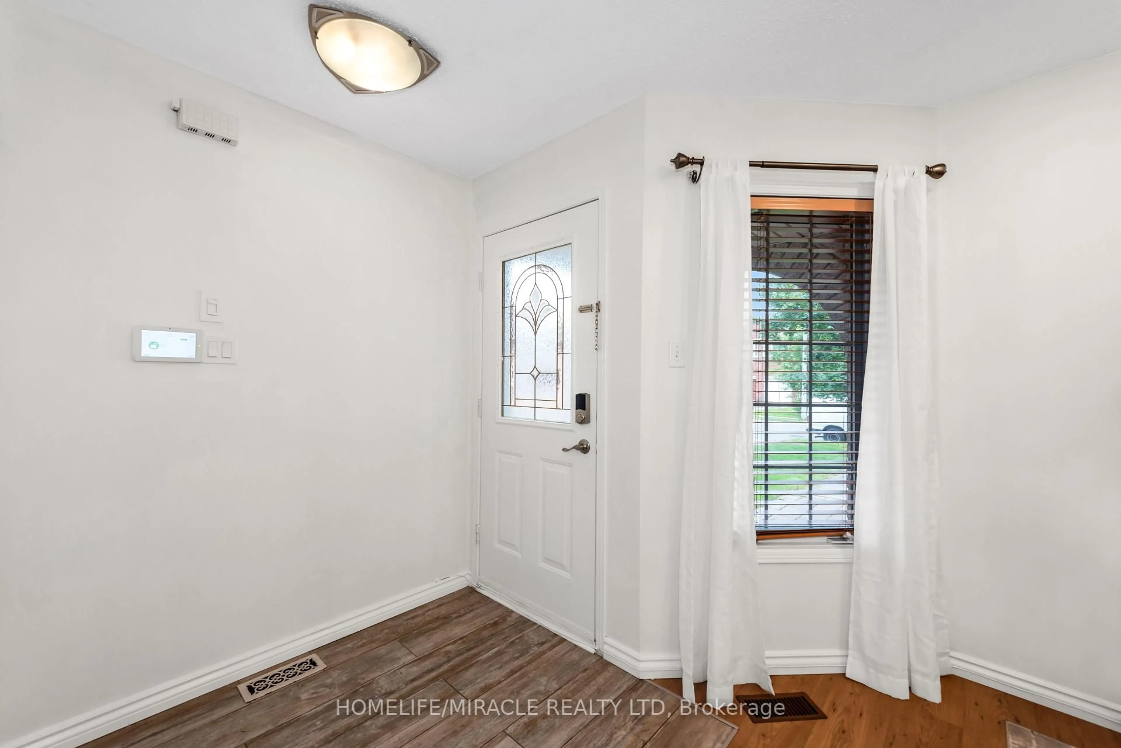 Indoor entryway for 68 Carrie Cres, Brampton Ontario L6Y 4Y6