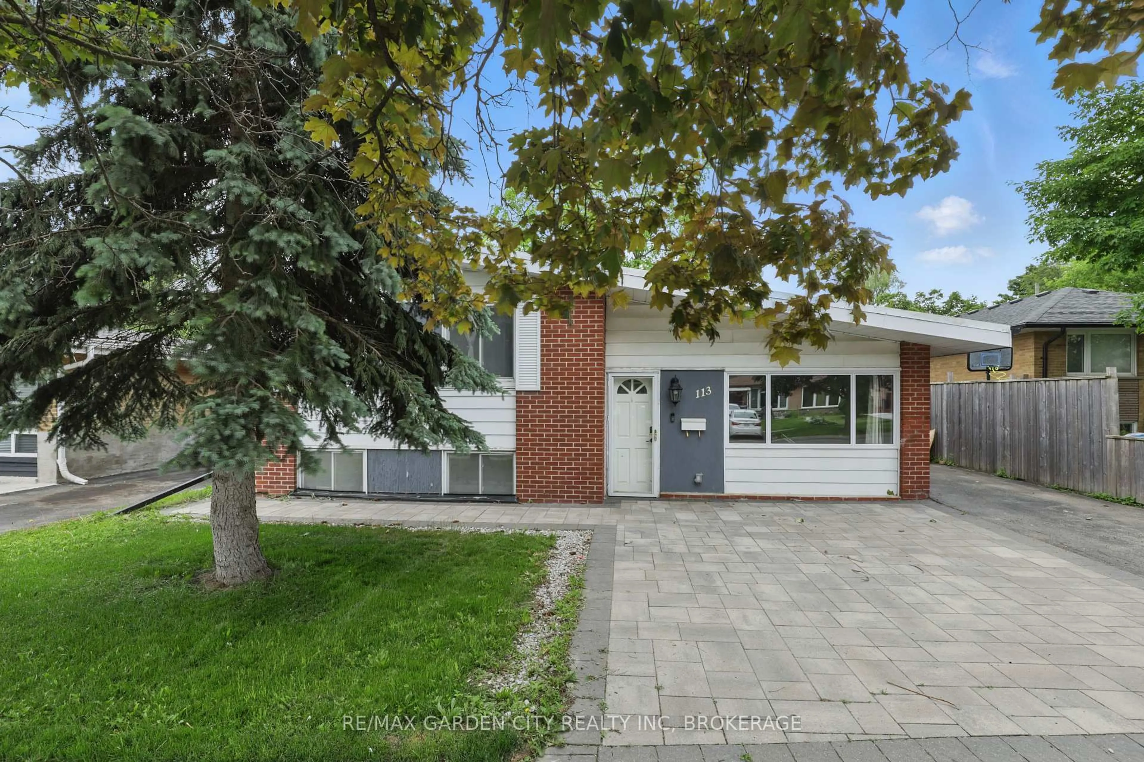 Home with brick exterior material, street for 113 Clarence St, Brampton Ontario L6W 1T1