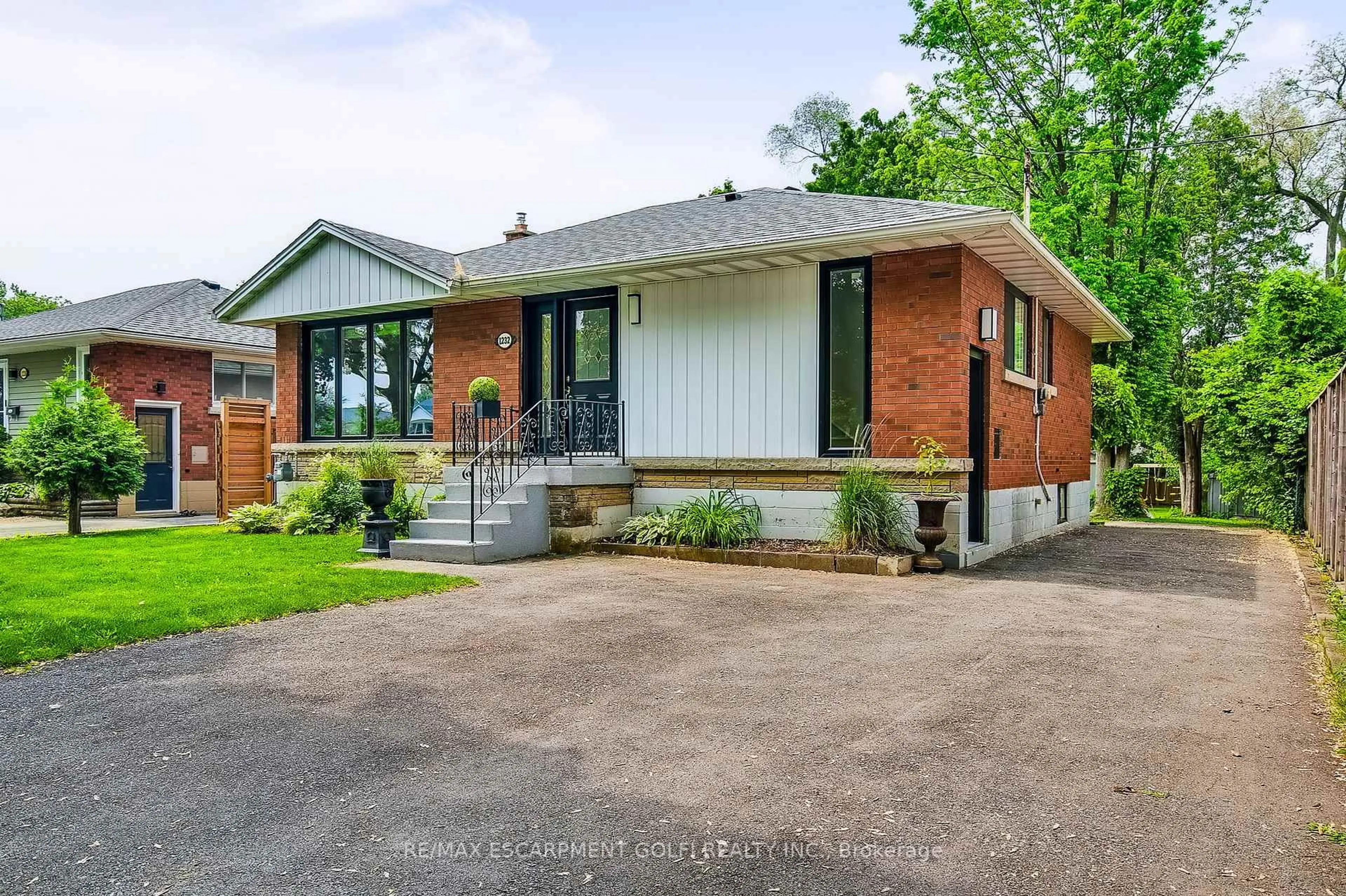 Home with brick exterior material, street for 1232 Homewood Dr, Burlington Ontario L7P 2M4