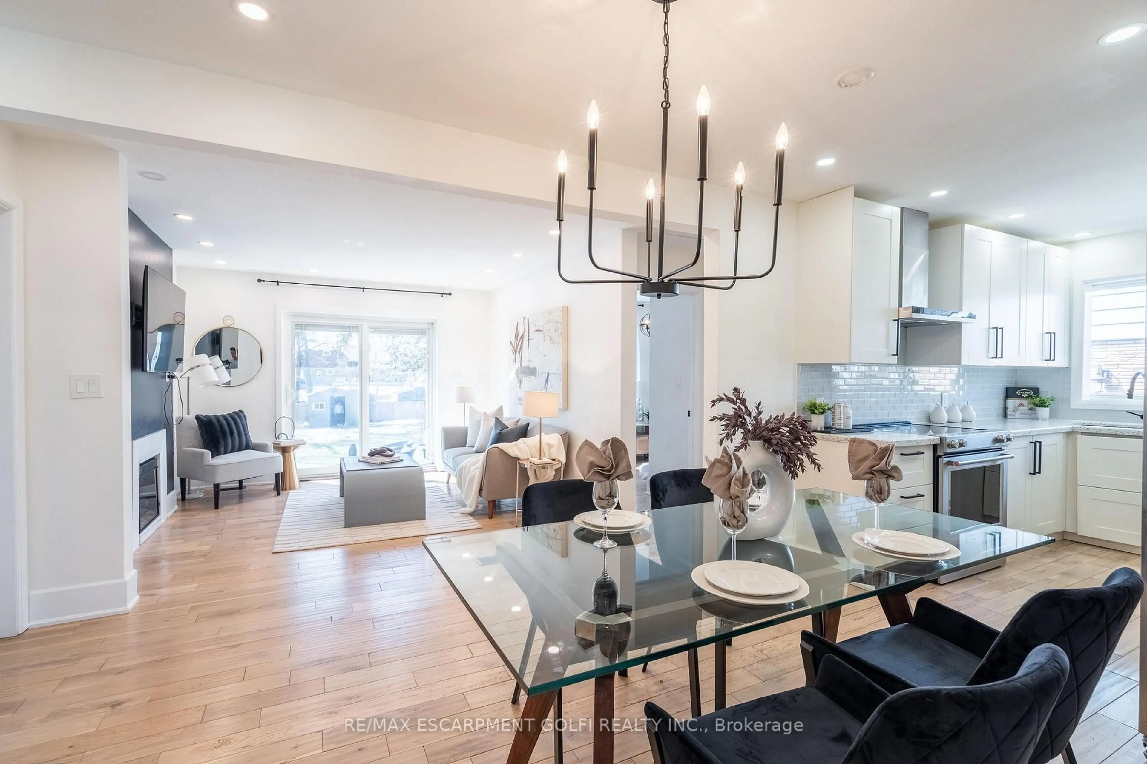 Open concept kitchen, unknown for 1232 Homewood Dr, Burlington Ontario L7P 2M4