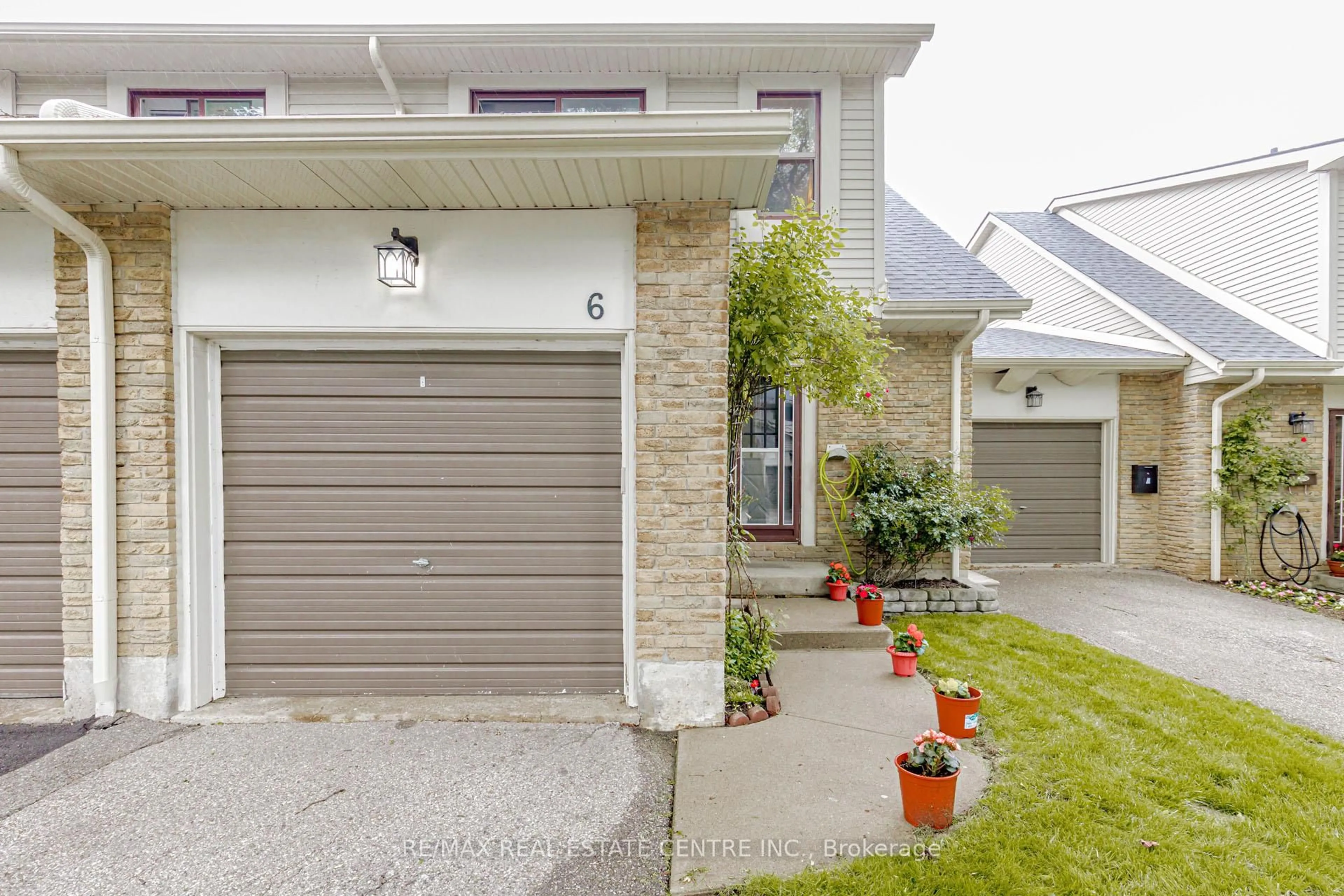 Home with brick exterior material, street for 2701 Aquitaine Ave #6, Mississauga Ontario L5N 2H7