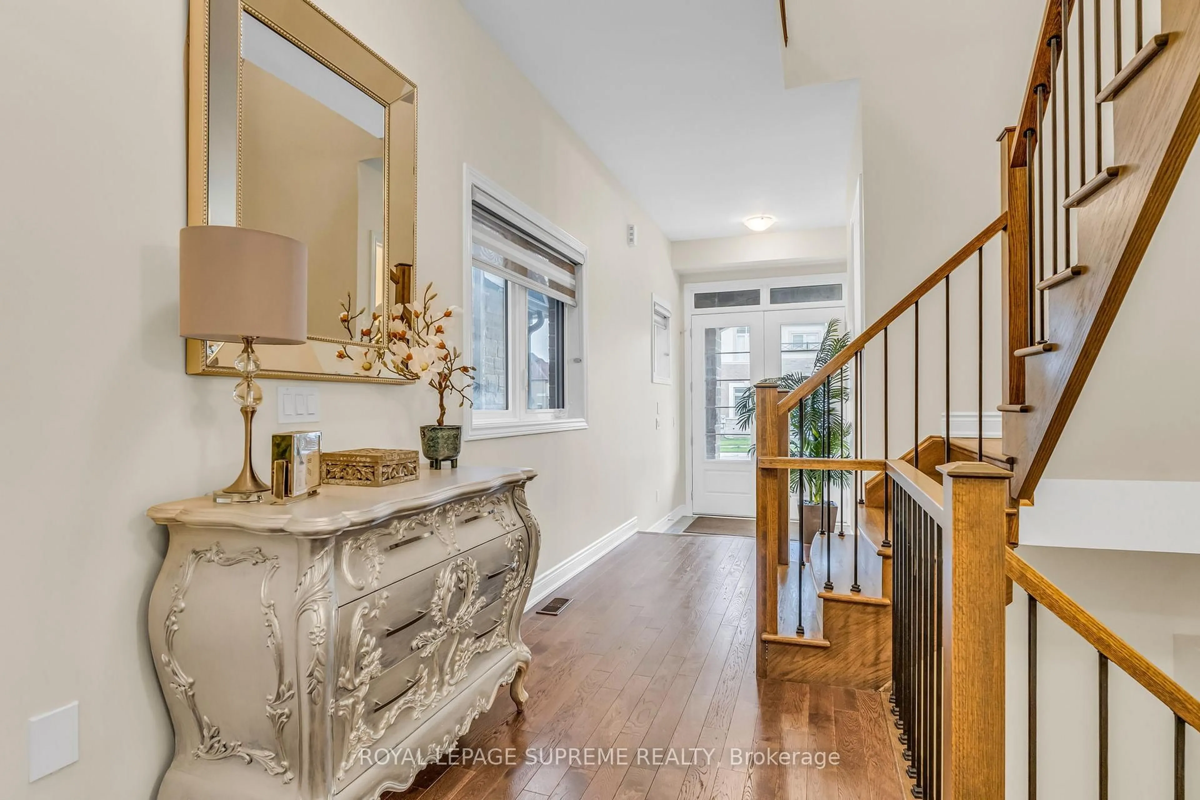 Indoor entryway for 3473 Post Rd, Oakville Ontario L6H 0Y9