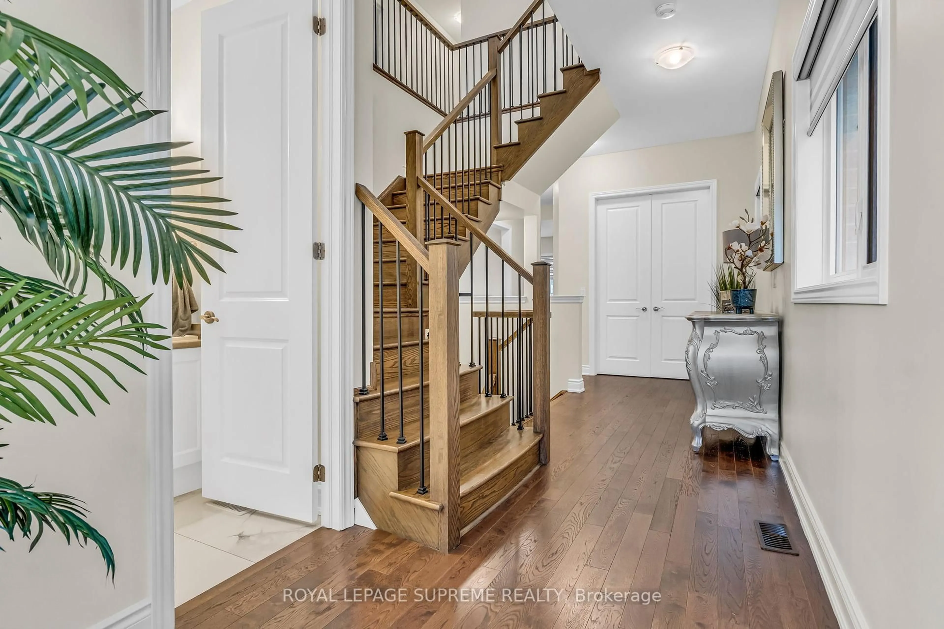 Indoor entryway for 3473 Post Rd, Oakville Ontario L6H 0Y9