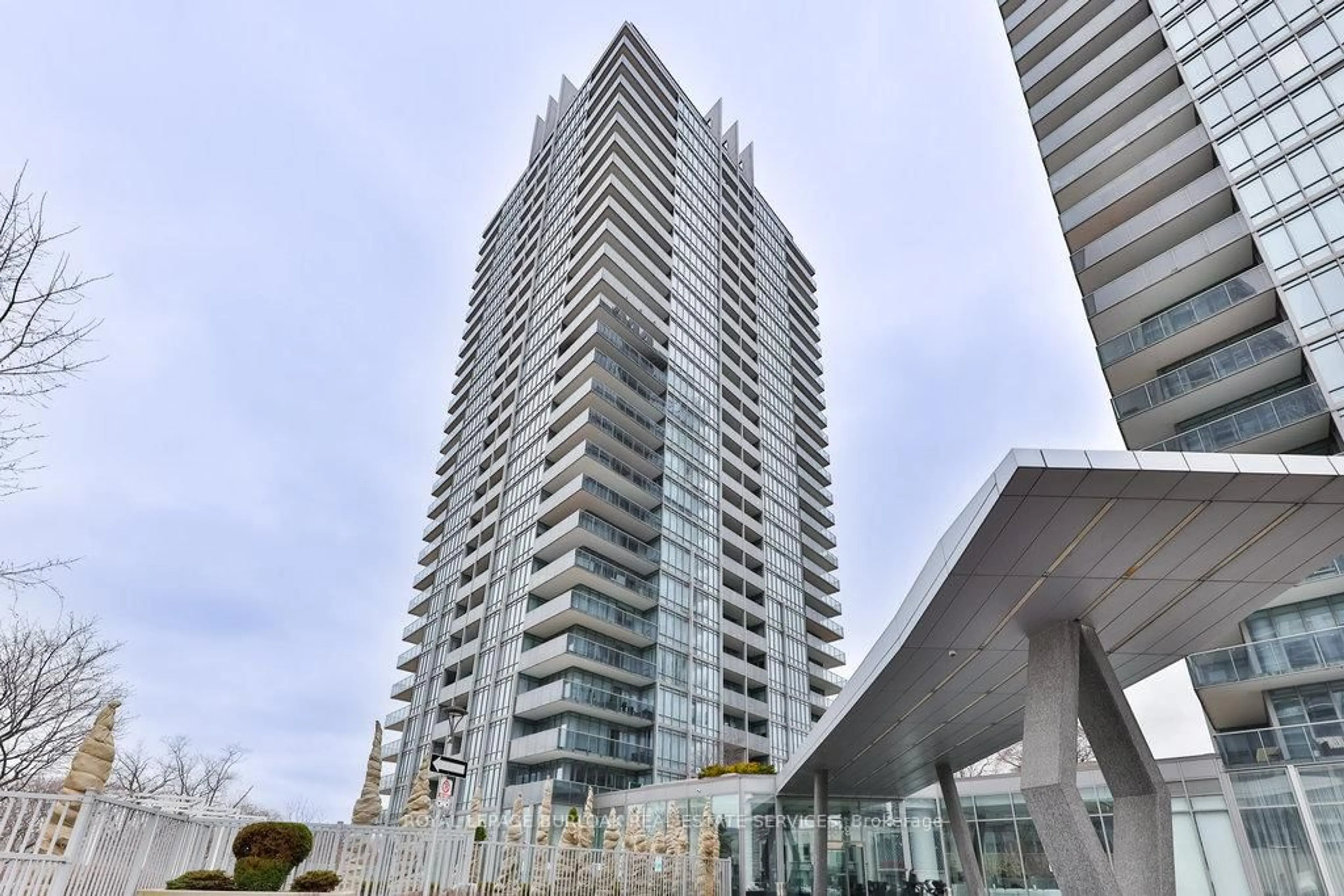 Indoor foyer for 88 Park Lawn Rd #1511, Toronto Ontario M8Y 0B5