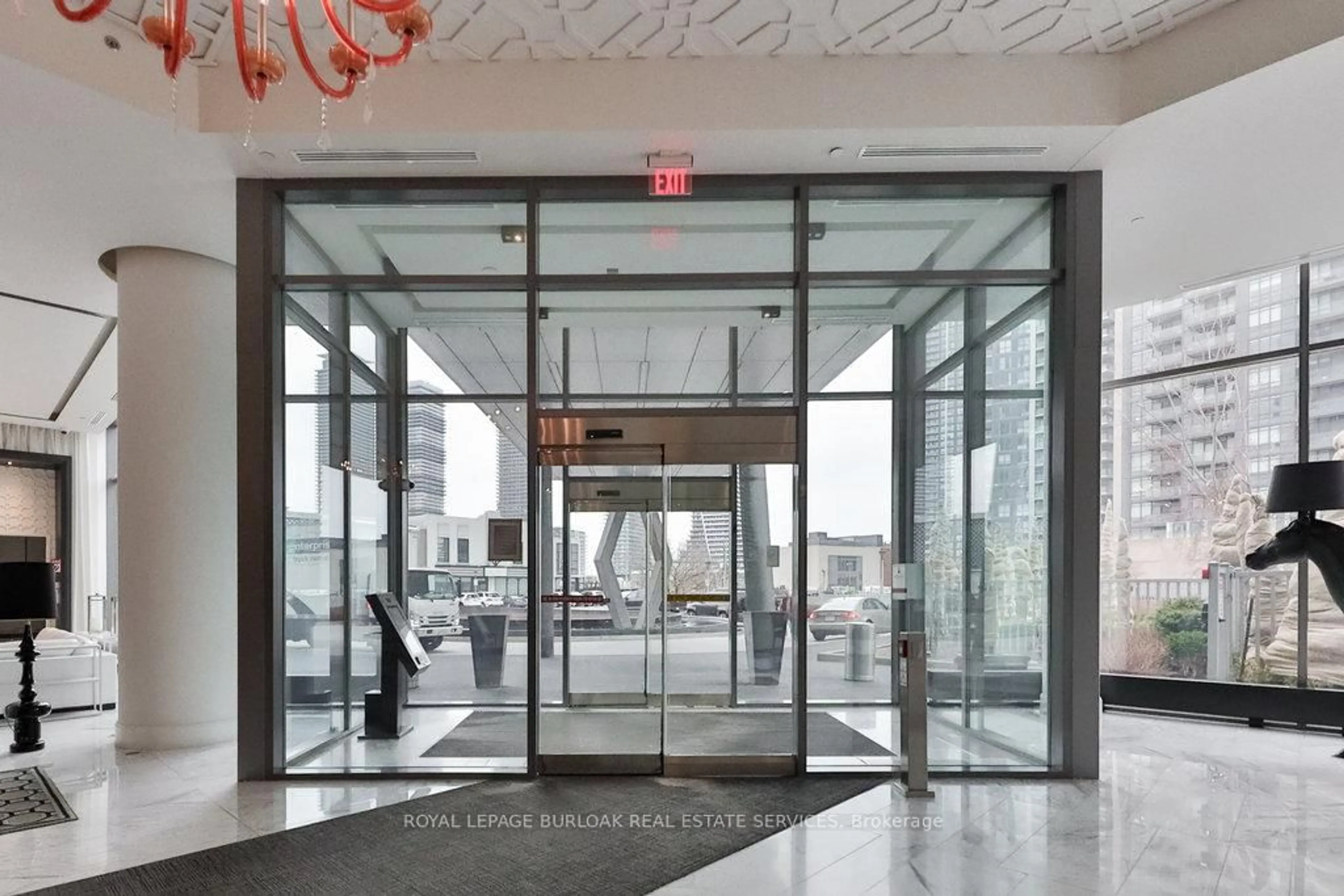 Indoor foyer for 88 Park Lawn Rd #1511, Toronto Ontario M8Y 0B5