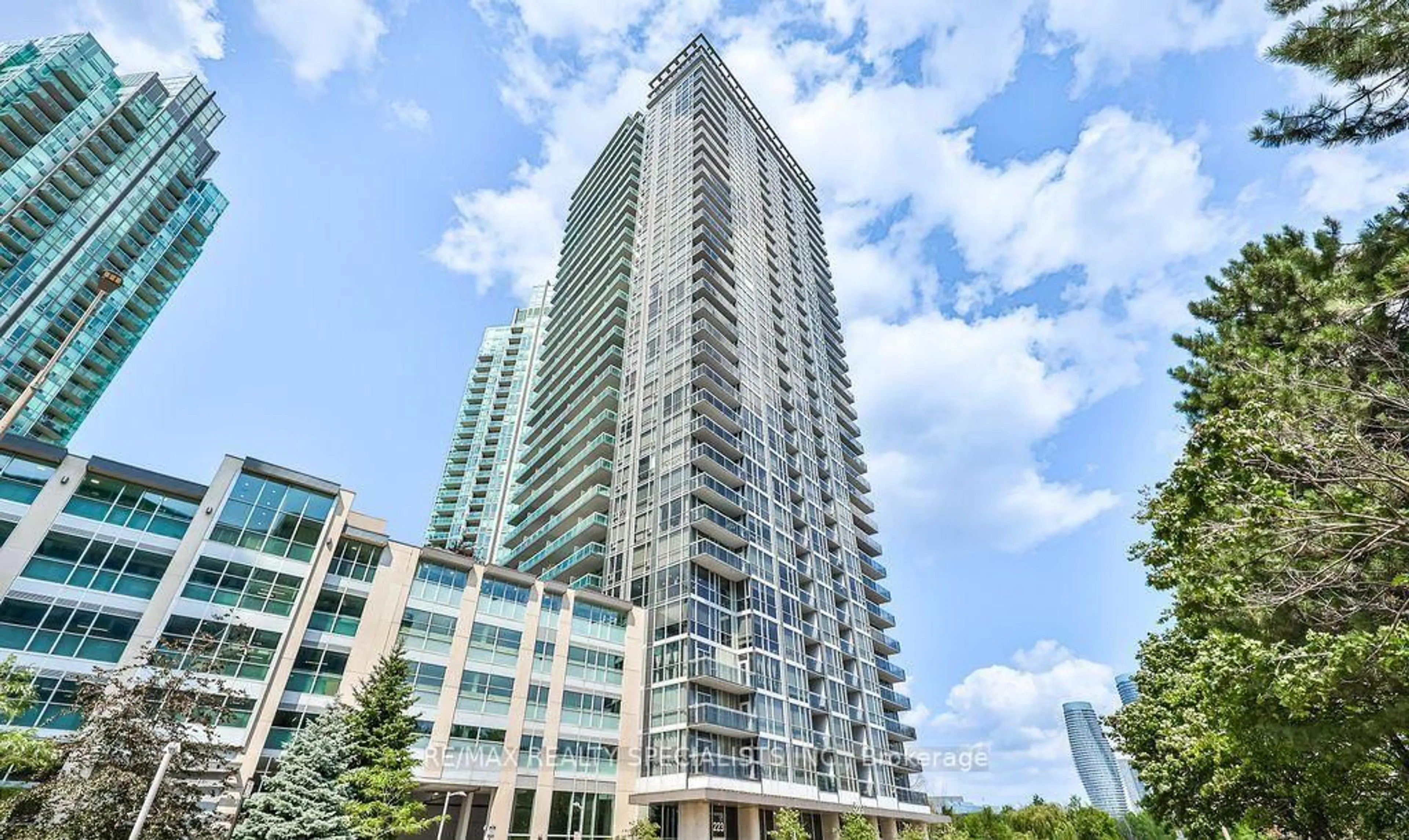 Indoor foyer for 223 Webb Dr #2102, Mississauga Ontario L5B 0E8