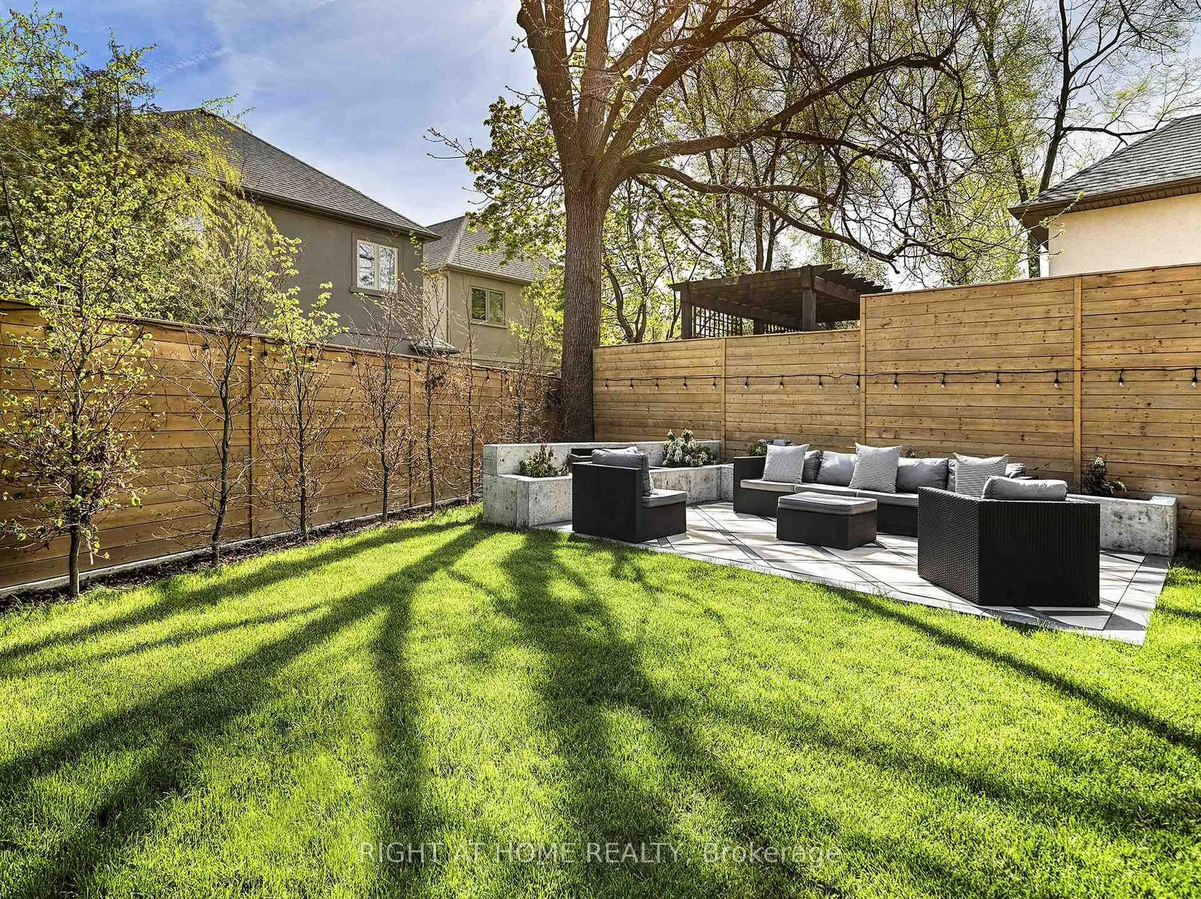 Patio, street for 29 Walford Rd, Toronto Ontario M8X 2P2