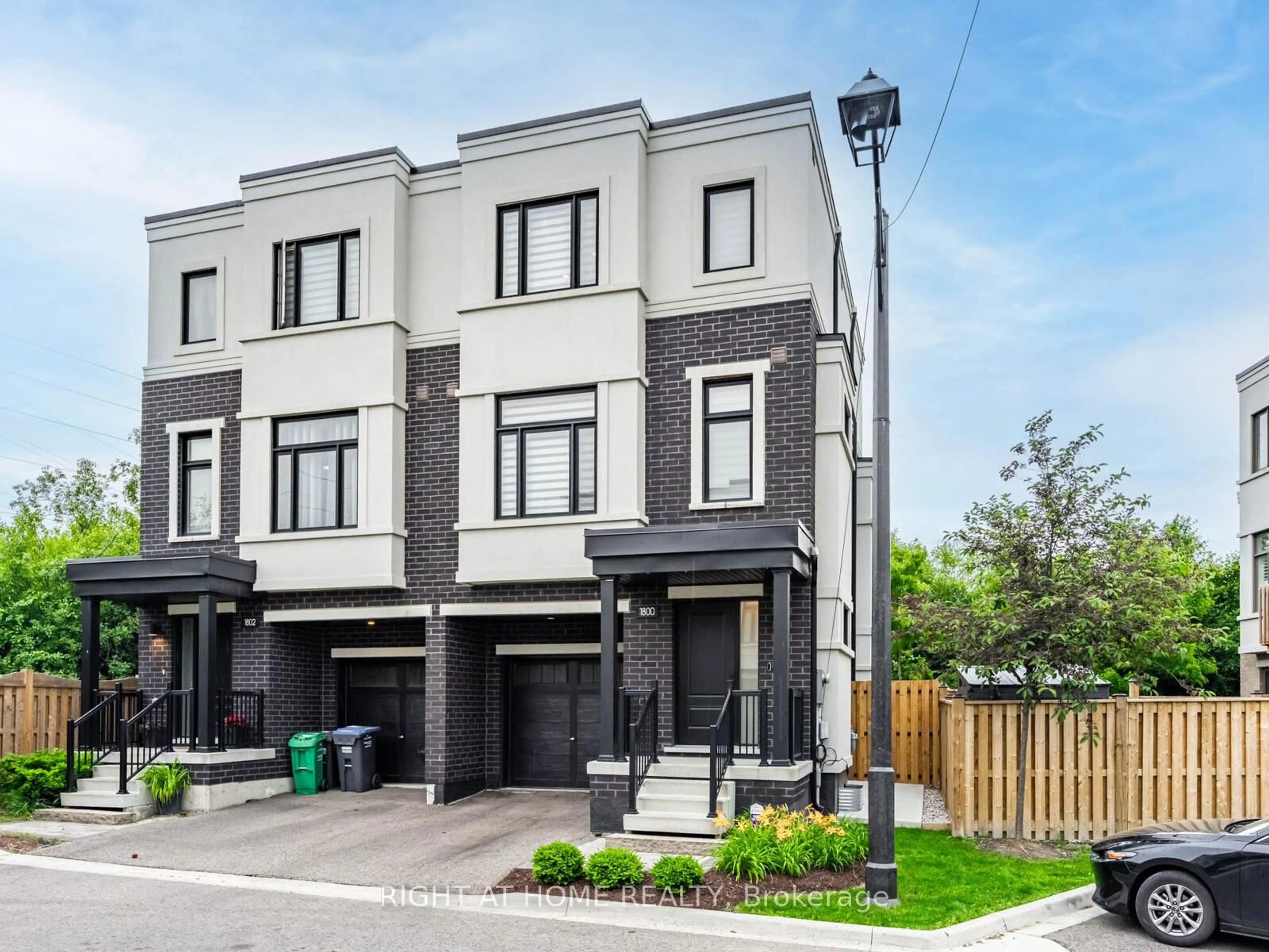 Home with brick exterior material, street for 1800 Mitoff Pl, Mississauga Ontario L4W 0E8