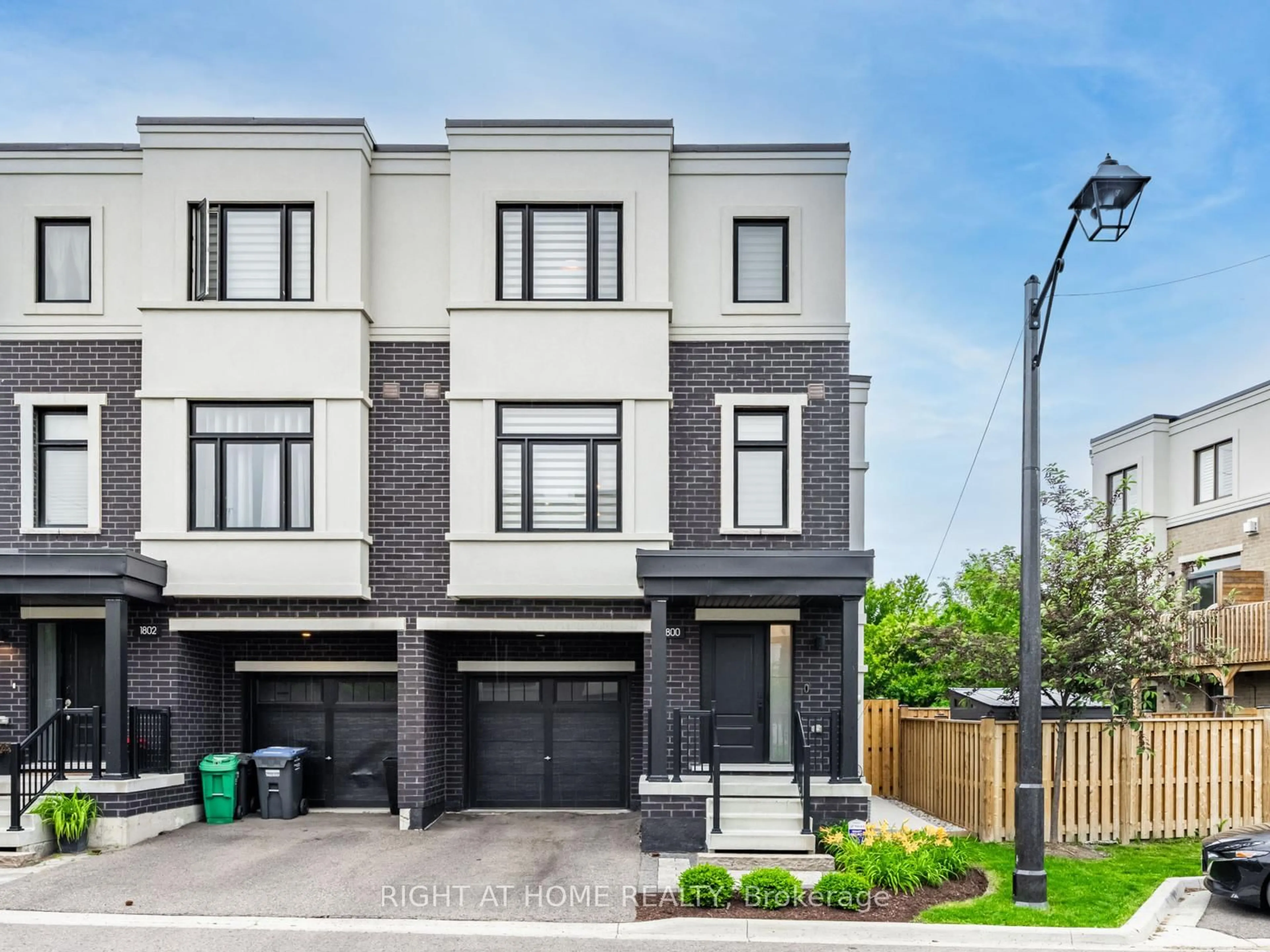 Home with brick exterior material, street for 1800 Mitoff Pl, Mississauga Ontario L4W 0E8