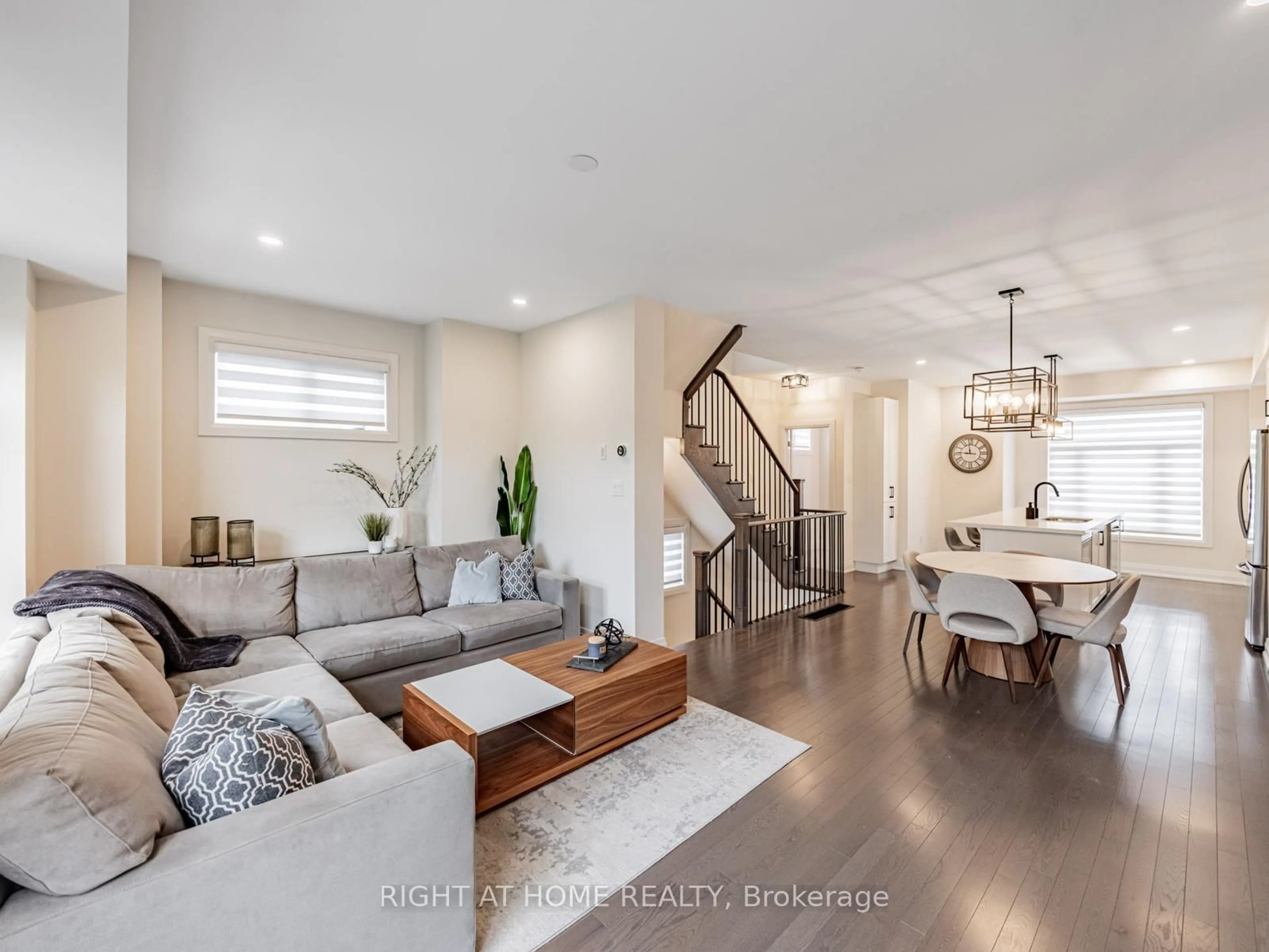 Living room with furniture, unknown for 1800 Mitoff Pl, Mississauga Ontario L4W 0E8