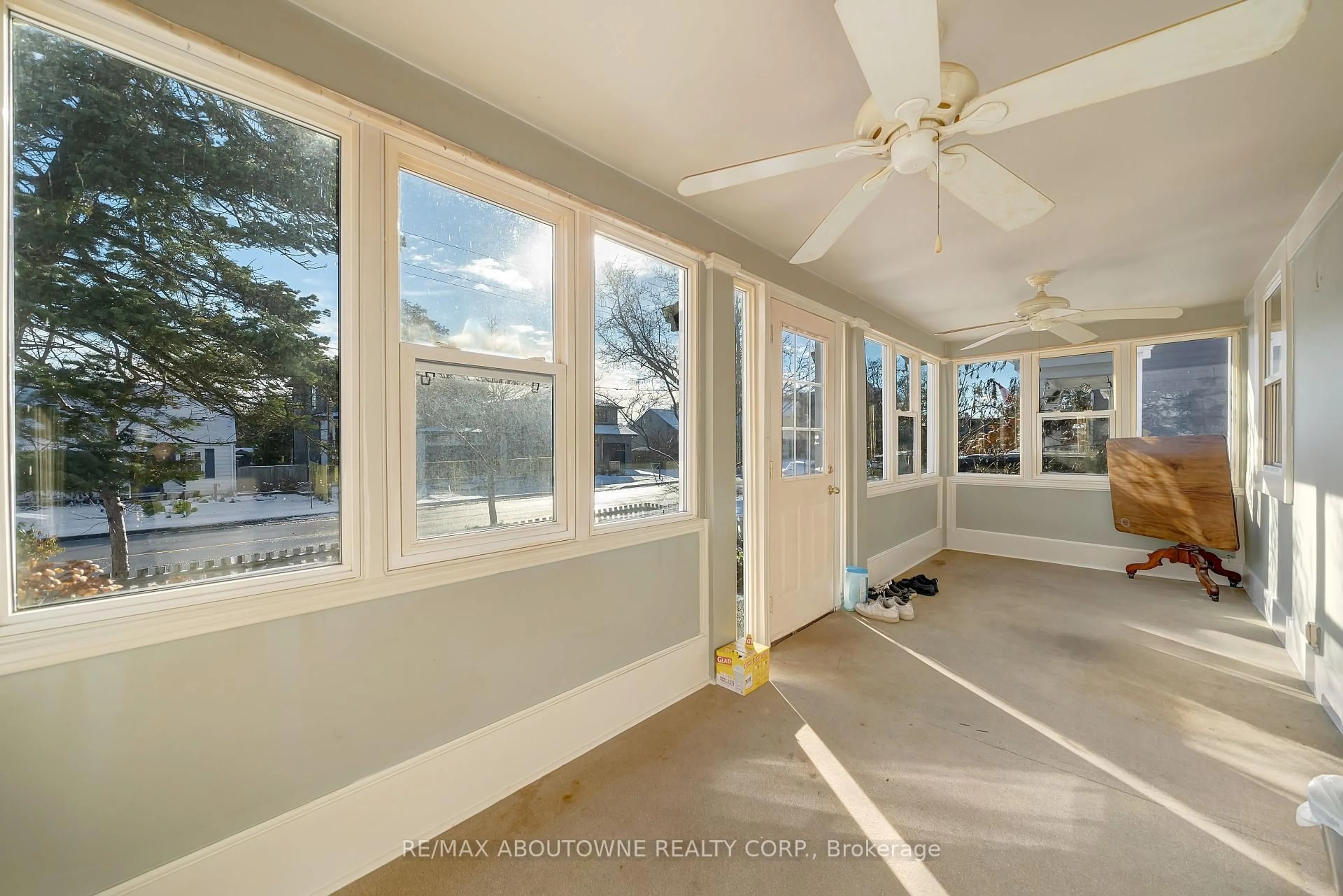 Indoor entryway for 47 Stewart St, Oakville Ontario L6K 1X6