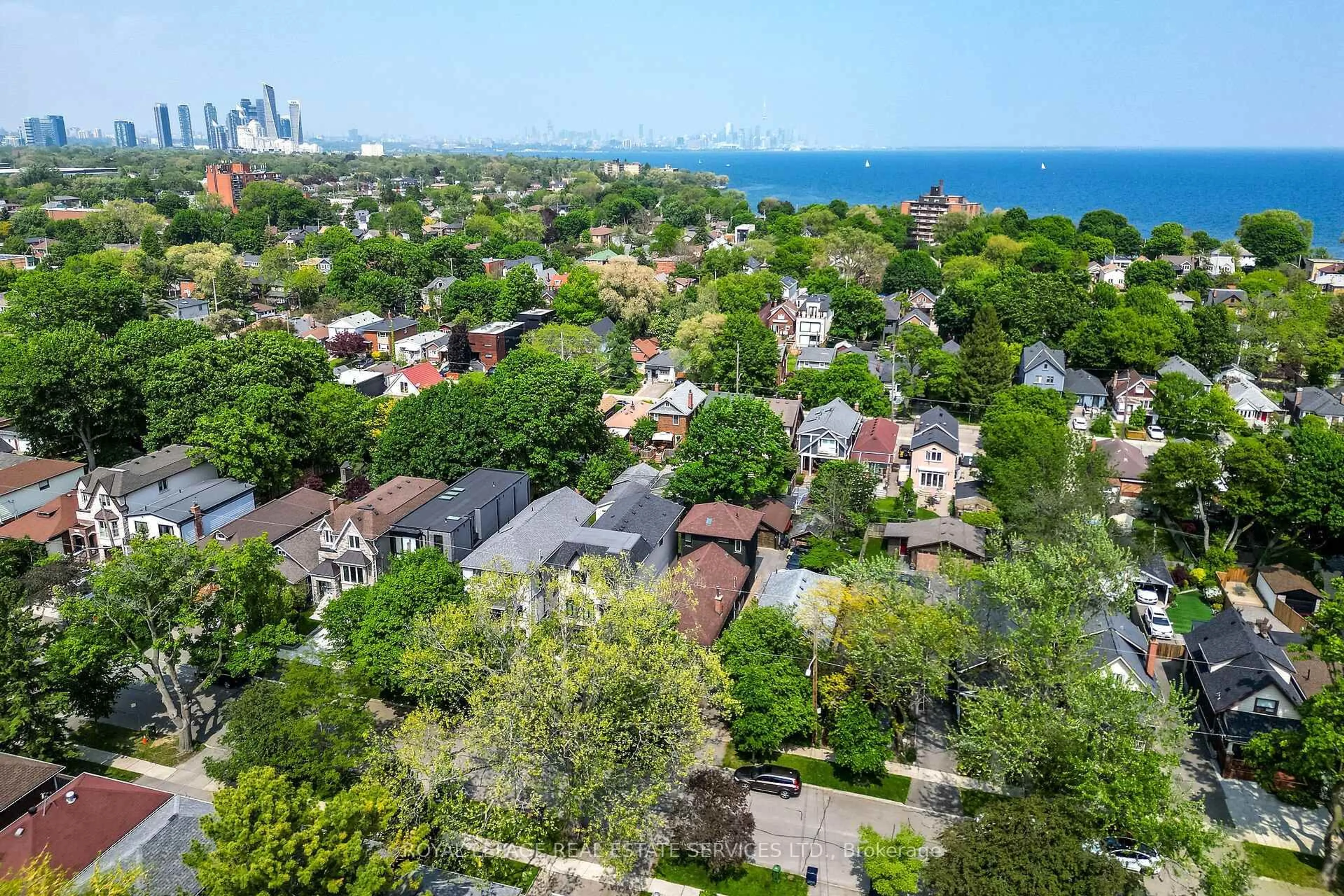 A pic from outside/outdoor area/front of a property/back of a property/a pic from drone, street for 39 Eighth St, Toronto Ontario M8V 3C2