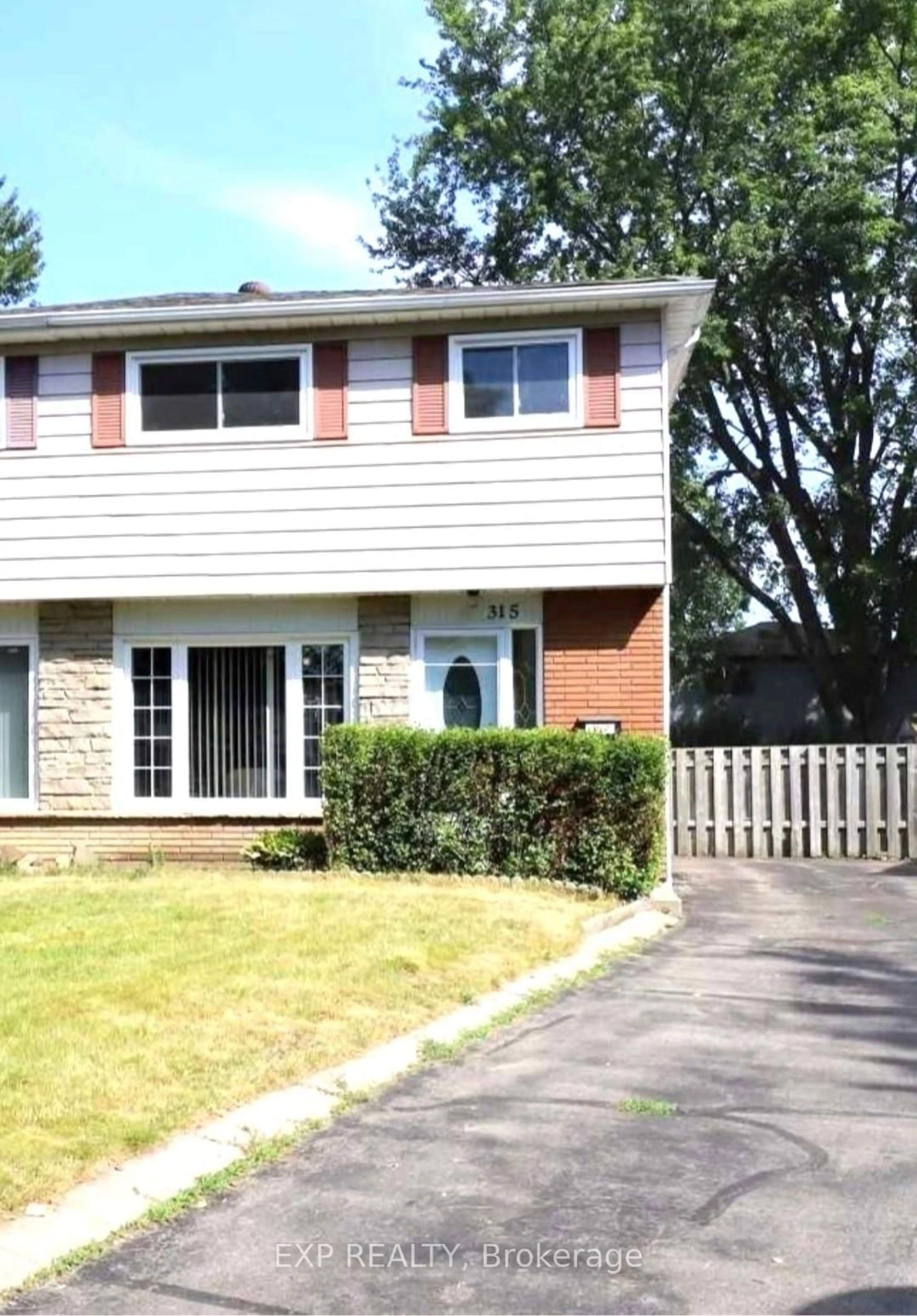 Home with vinyl exterior material, street for 315 Montego Rd, Mississauga Ontario L5B 1C6