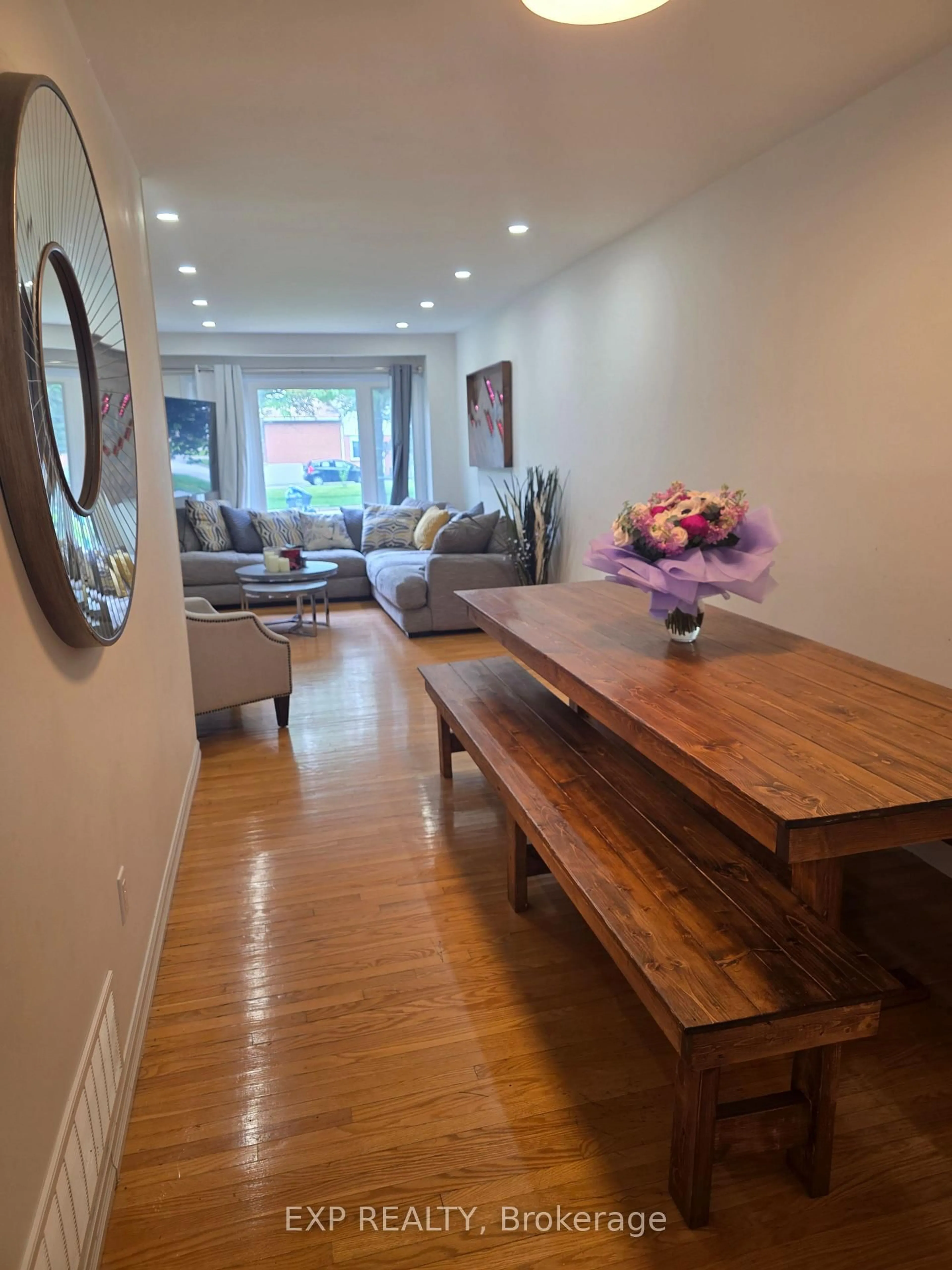 Living room with furniture, wood/laminate floor for 315 Montego Rd, Mississauga Ontario L5B 1C6