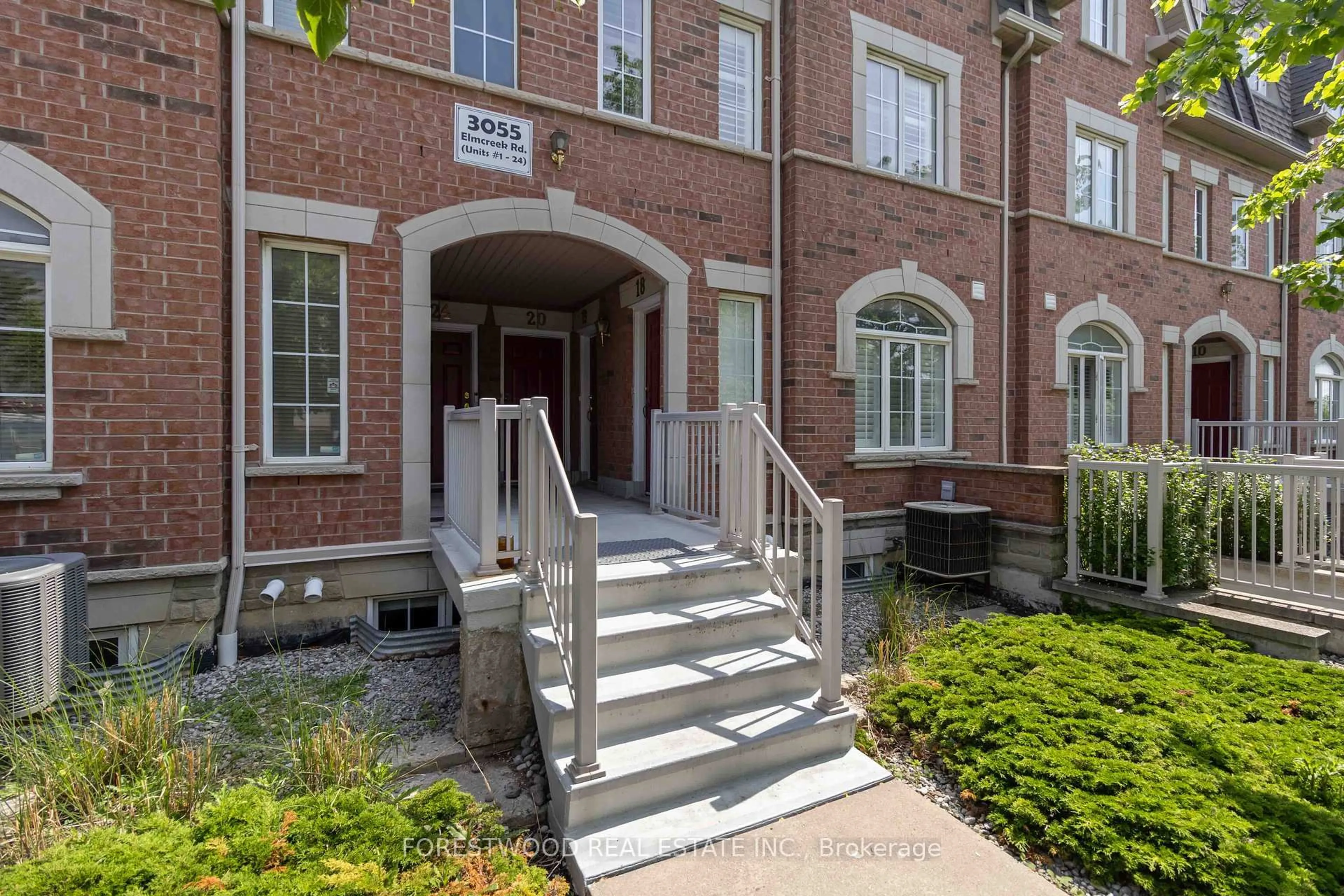 Home with brick exterior material, street for 3055 Elmcreek Rd #Unit 19, Mississauga Ontario L5B 4J9