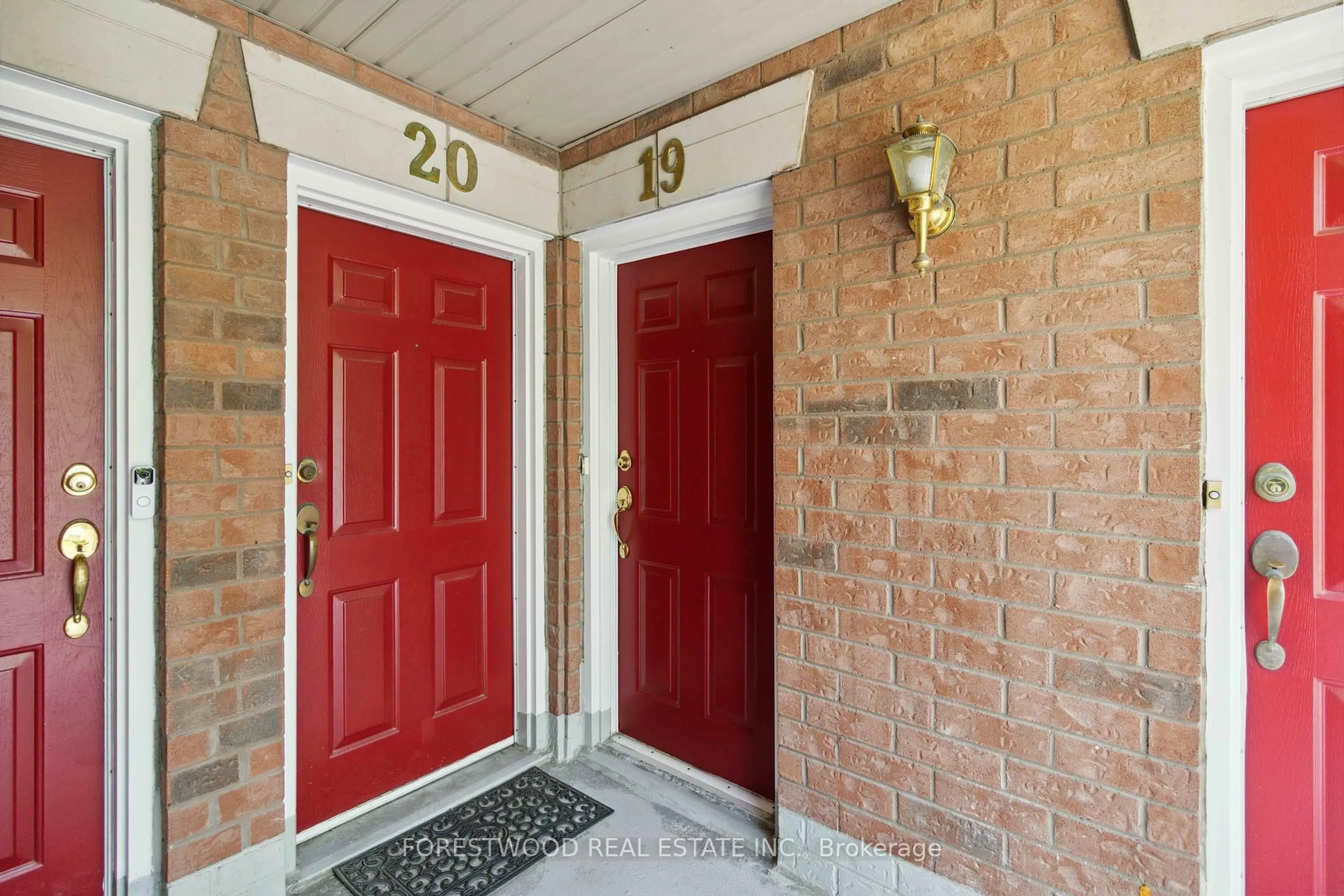 Indoor entryway for 3055 Elmcreek Rd #Unit 19, Mississauga Ontario L5B 4J9