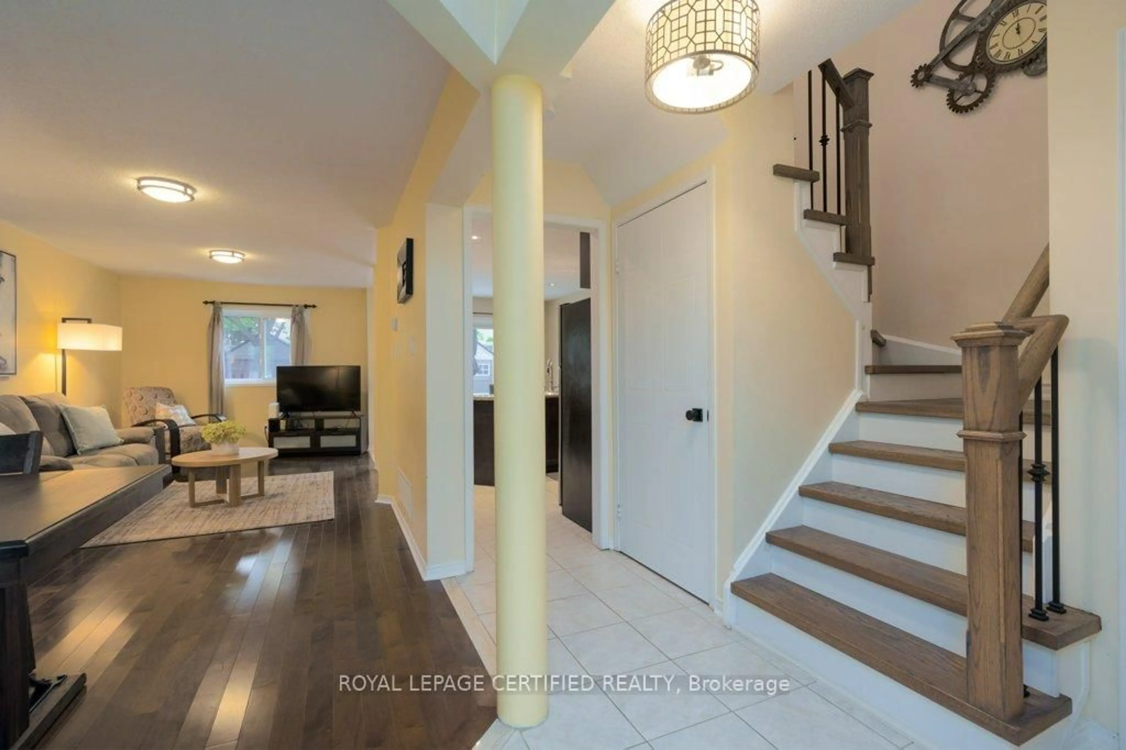 Indoor entryway for 38 Banner Rd, Brampton Ontario L6X 4K8