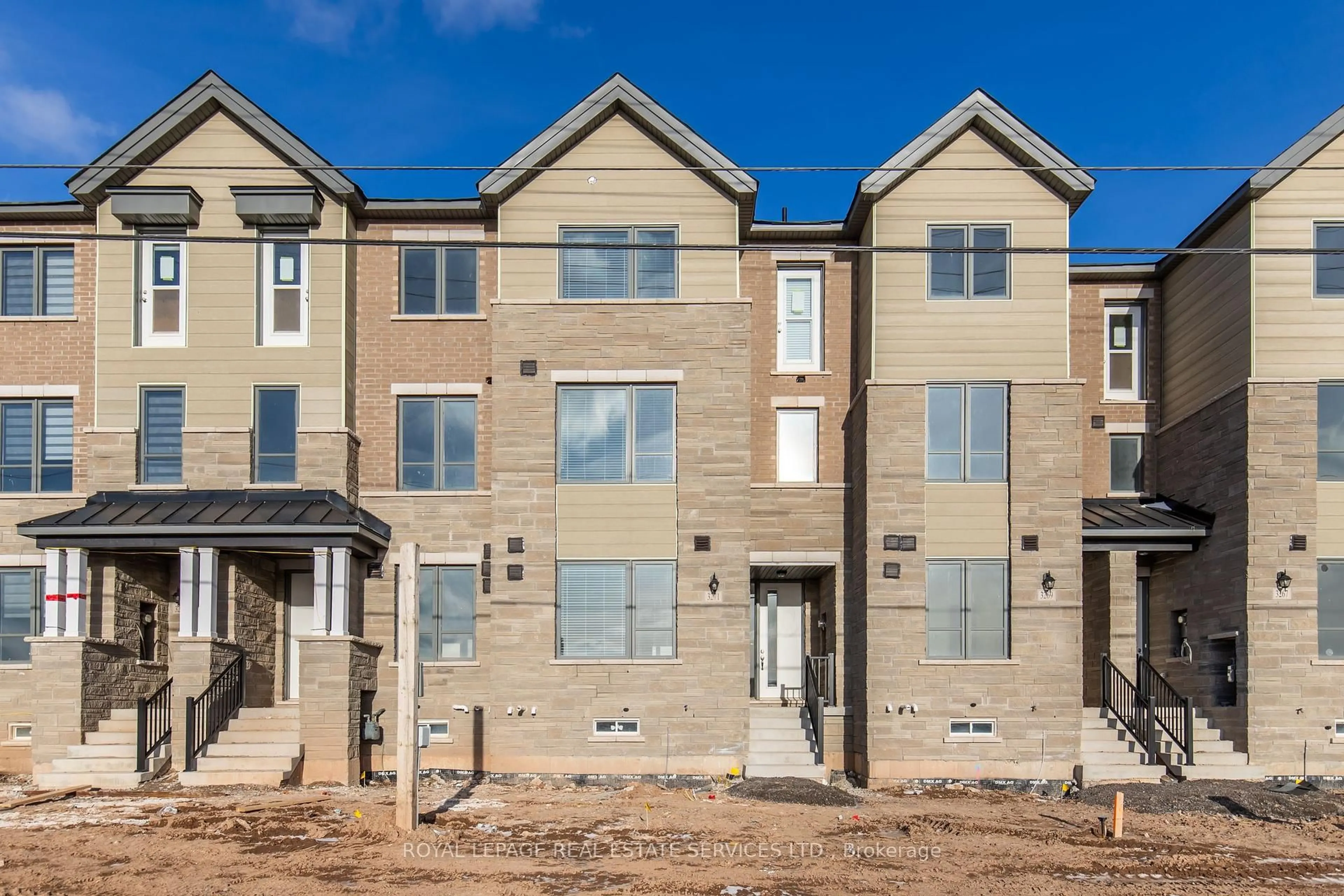 Home with brick exterior material, street for 3271 Sixth Line, Oakville Ontario L6H 0V9