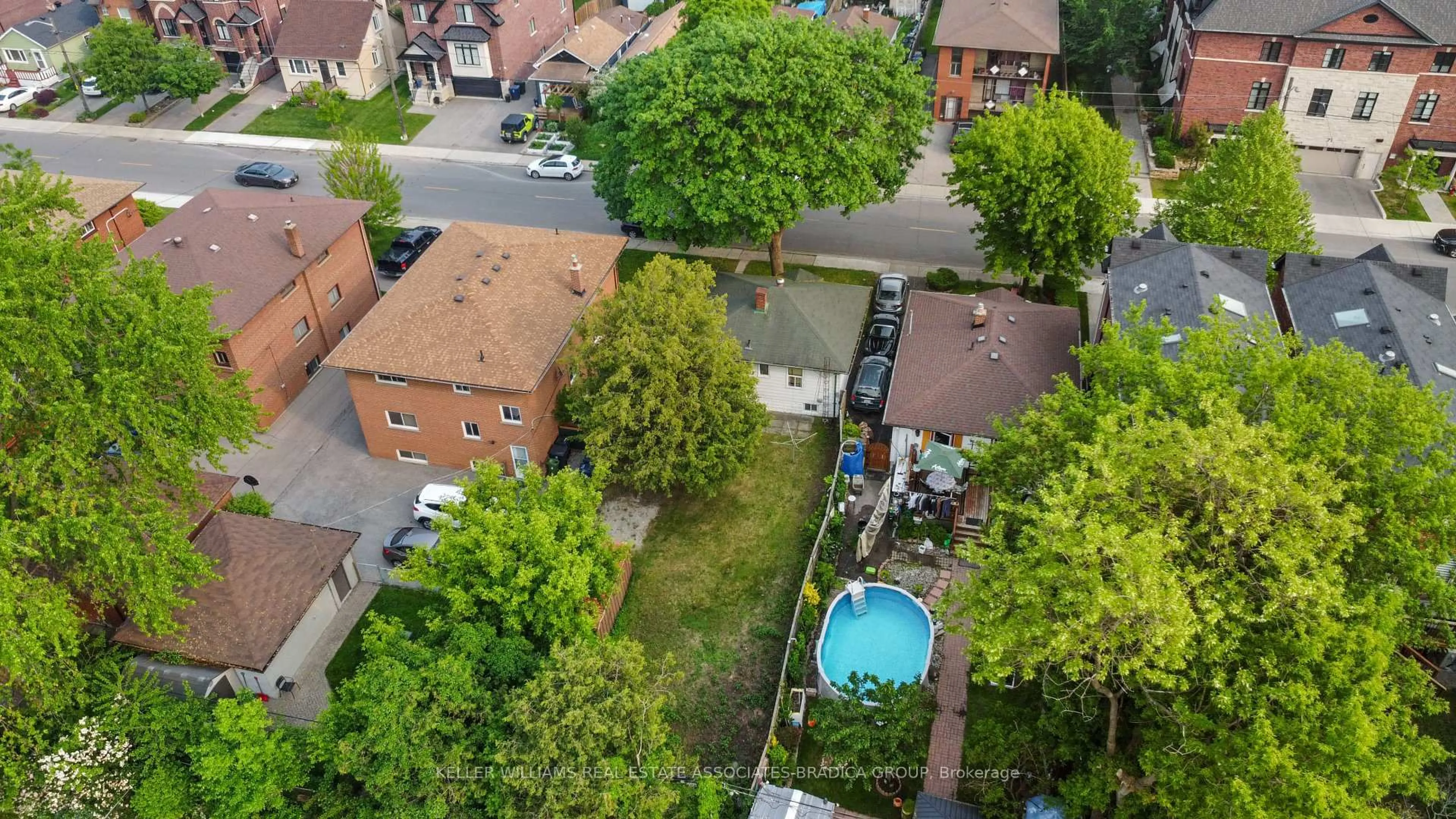 A pic from outside/outdoor area/front of a property/back of a property/a pic from drone, city buildings view from balcony for 62 Elder Ave, Toronto Ontario M8W 1S4