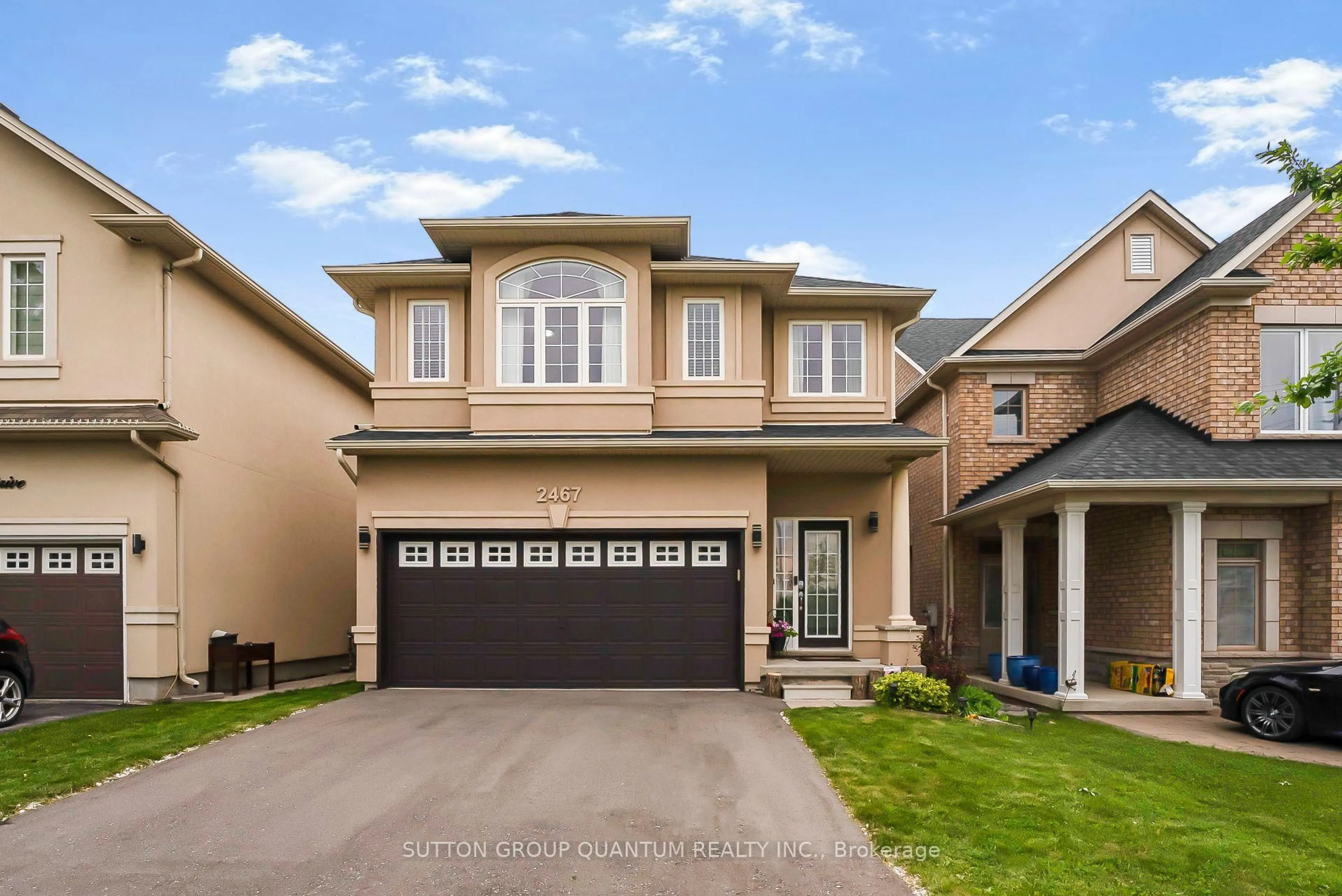 Home with vinyl exterior material, street for 2467 Millstone Dr, Oakville Ontario L6M 0H6