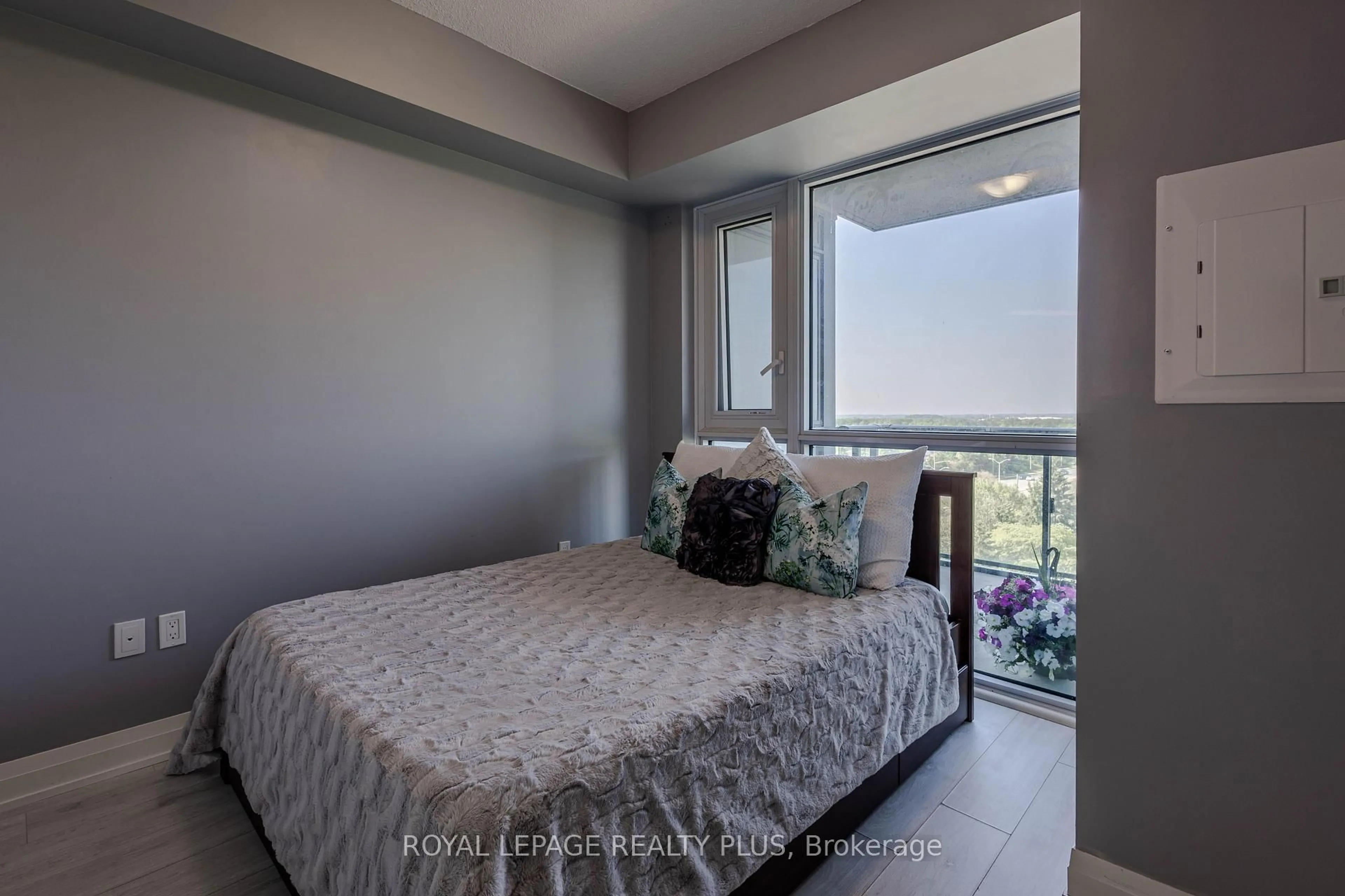 Bedroom with bed, unknown for 509 Dundas St #701, Oakville Ontario L6M 1L9