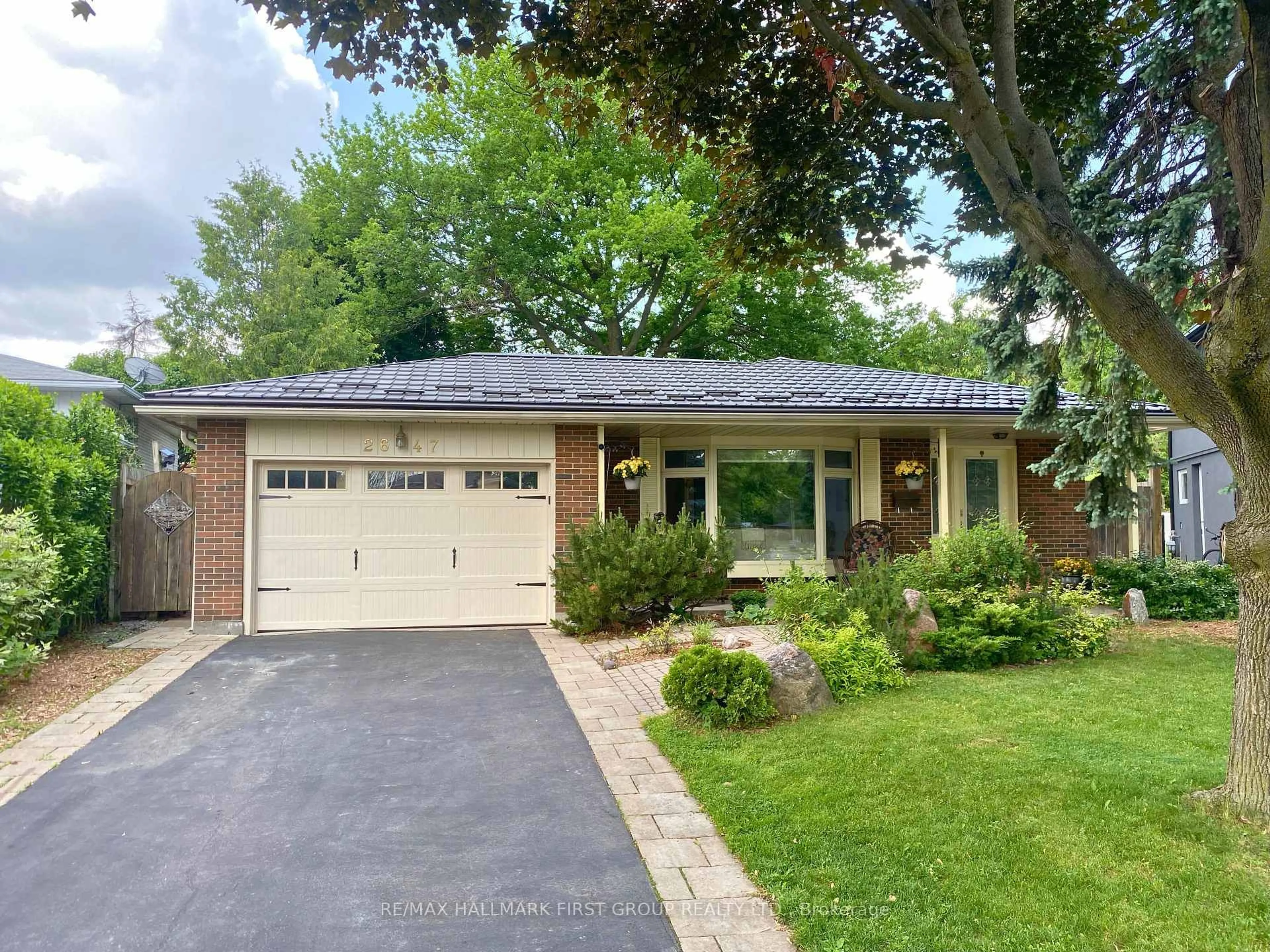 Home with brick exterior material, street for 2647 Misener Cres, Mississauga Ontario L5K 1M9