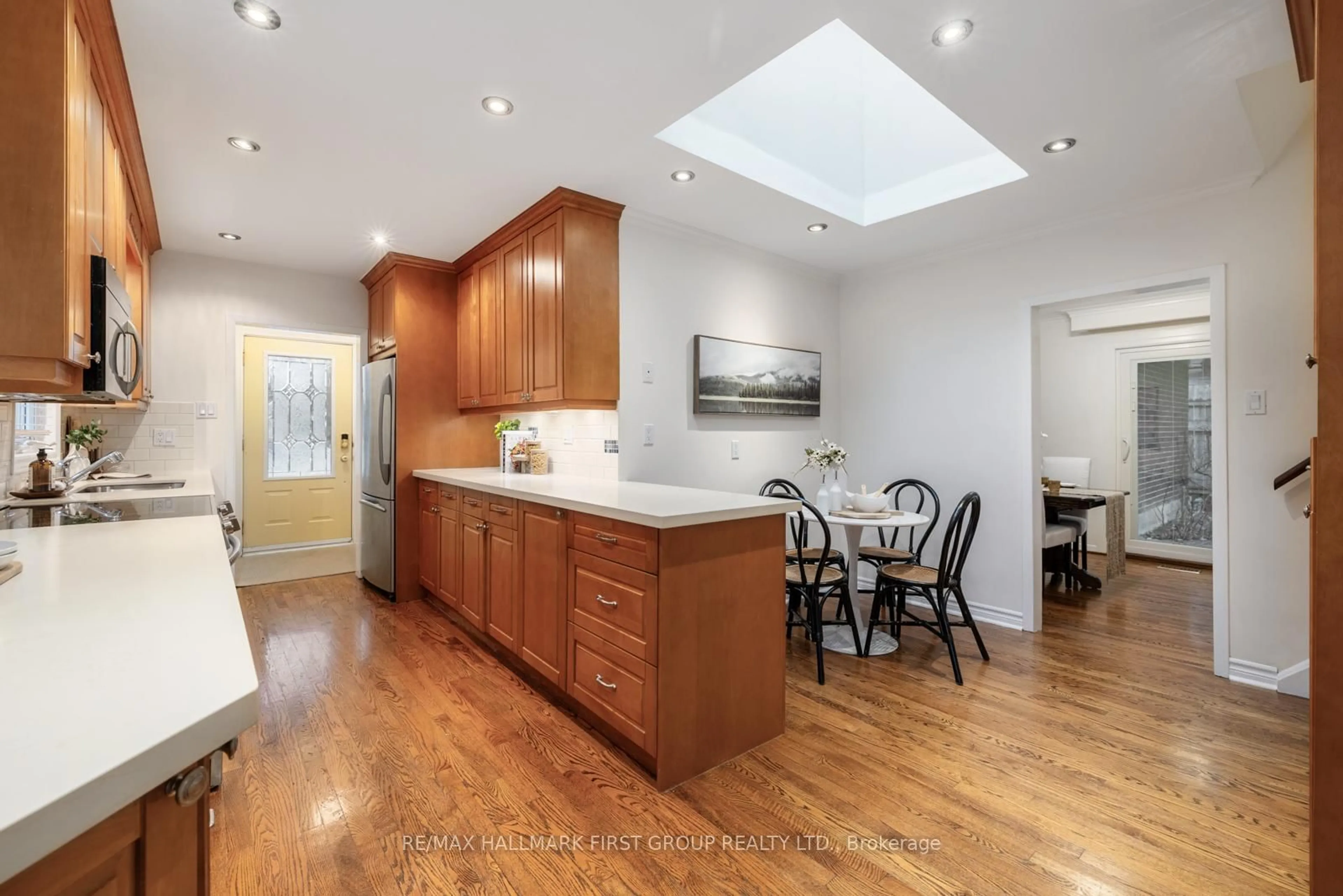 Open concept kitchen, unknown for 2647 Misener Cres, Mississauga Ontario L5K 1M9