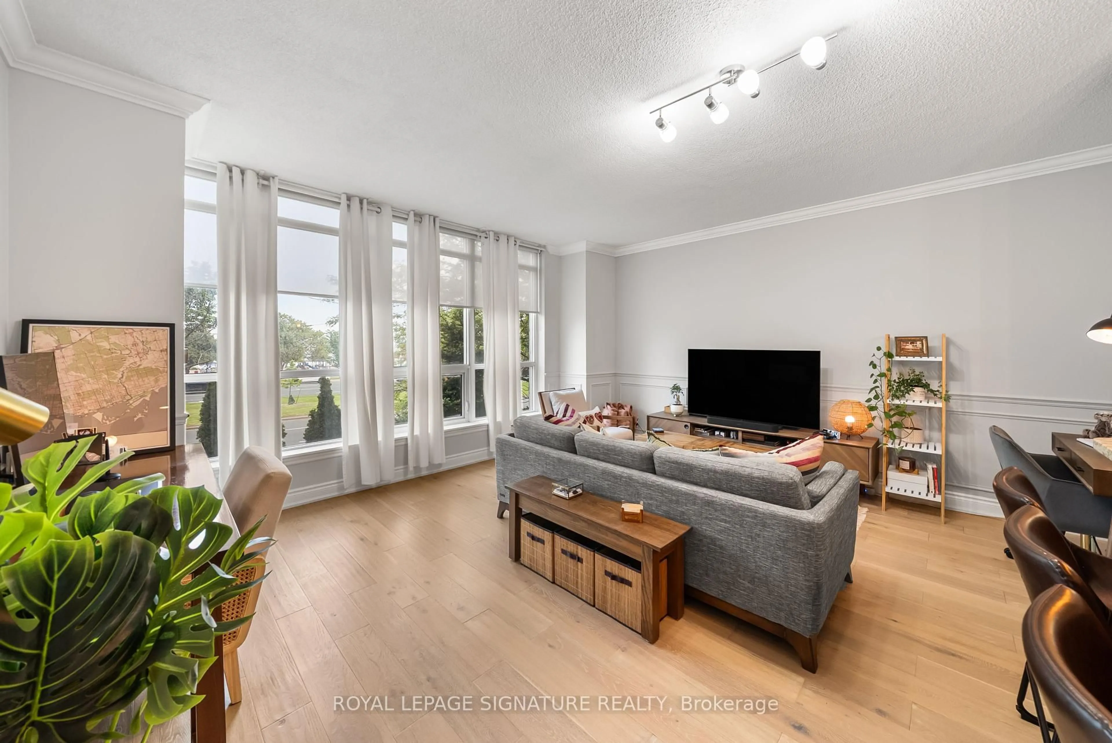 Living room with furniture, unknown for 1900 Lakeshore Blvd #202, Toronto Ontario M6S 1A4