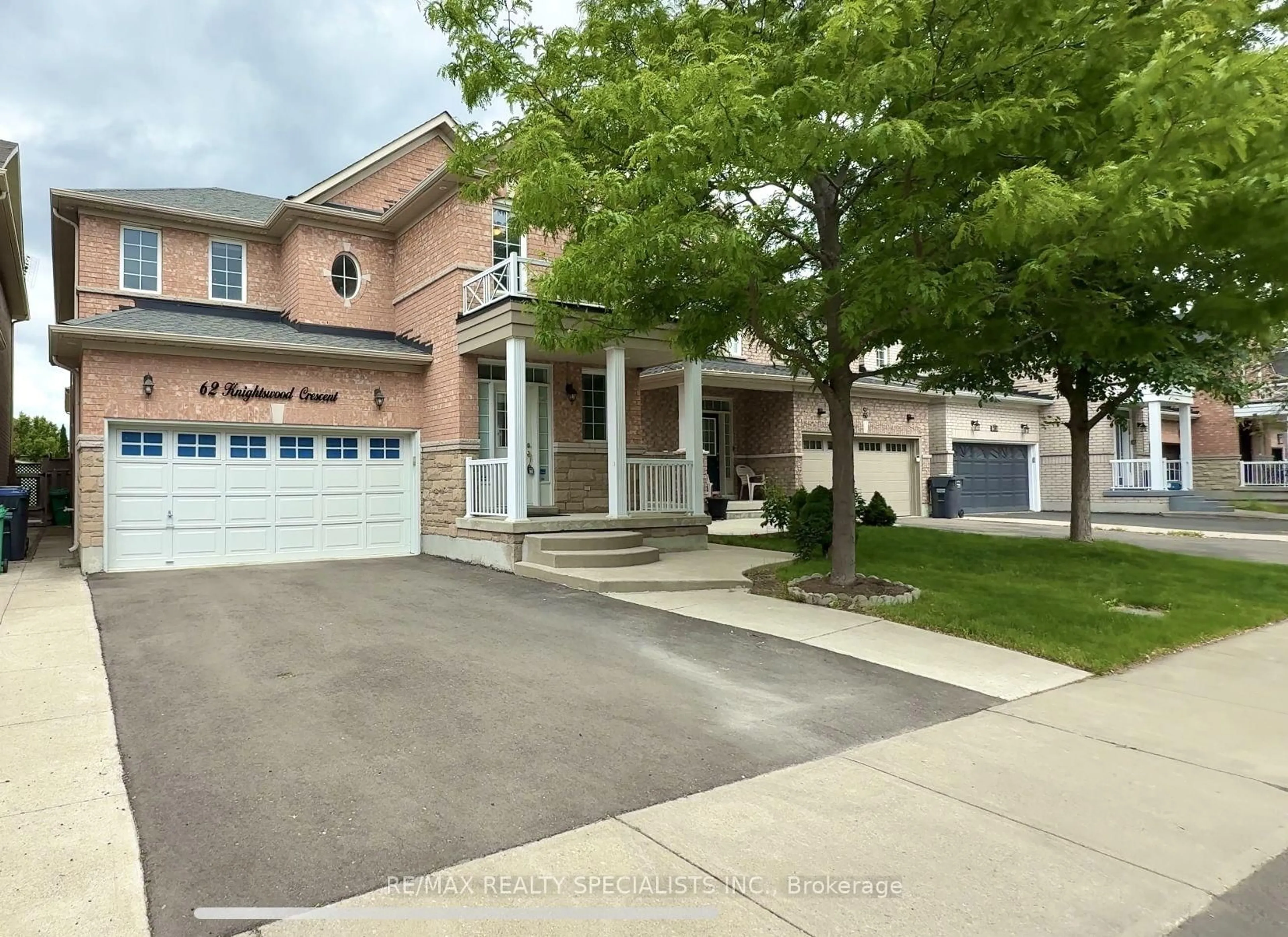 A pic from outside/outdoor area/front of a property/back of a property/a pic from drone, street for 62 Knightswood Cres, Brampton Ontario L7A 3W9