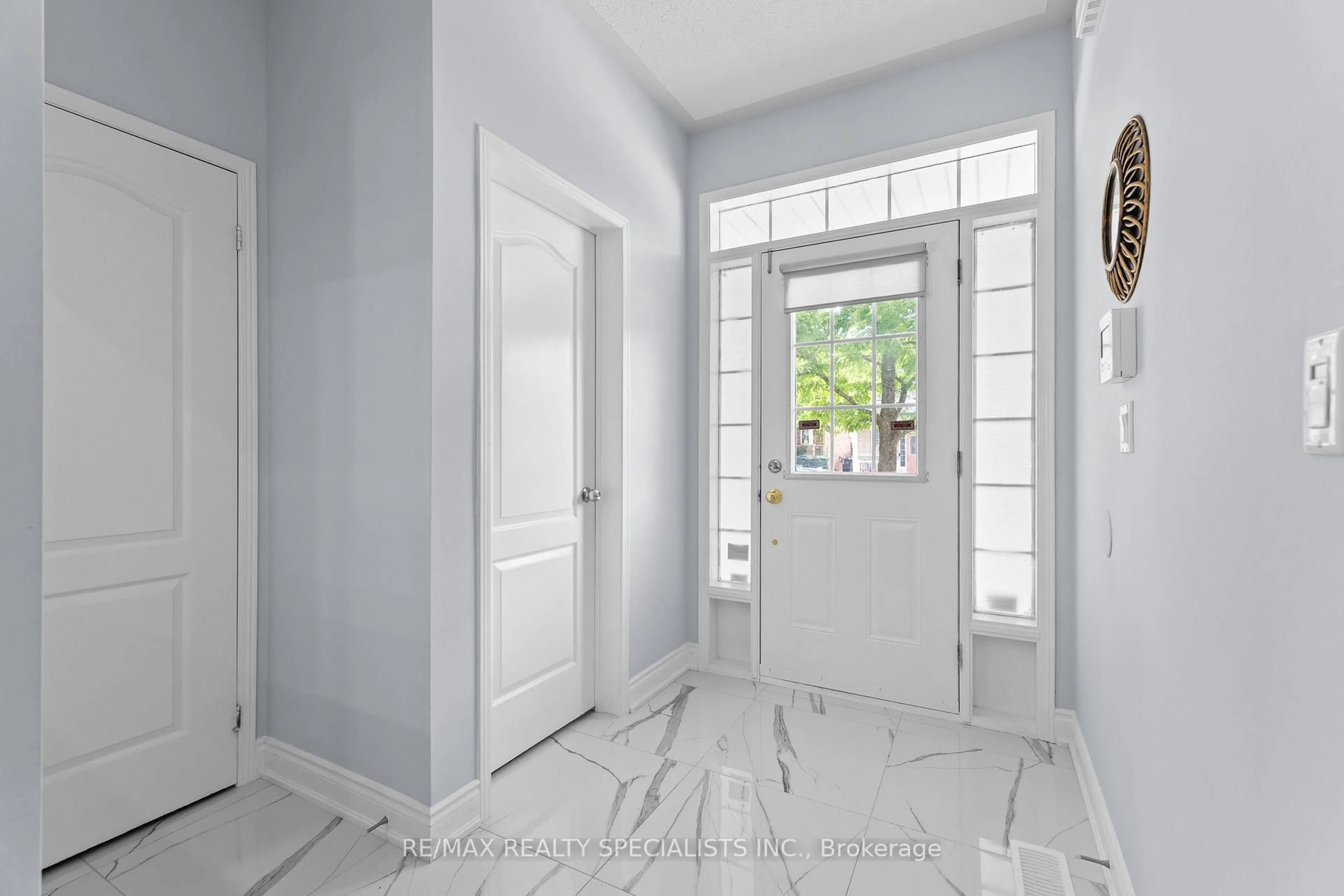 Indoor entryway for 62 Knightswood Cres, Brampton Ontario L7A 3W9