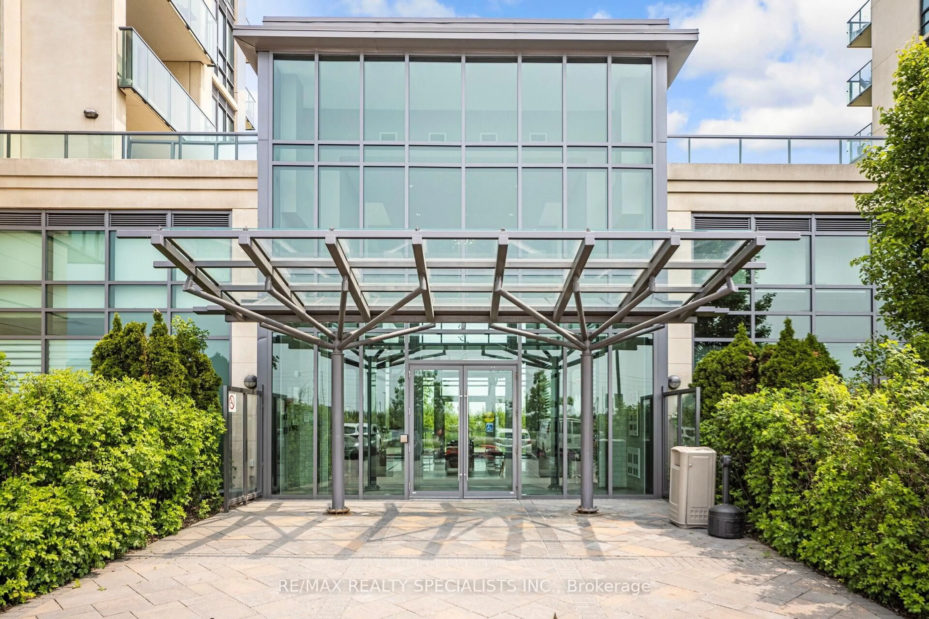 Indoor foyer for 45 Yorkland Blvd #708, Brampton Ontario L6P 4B4