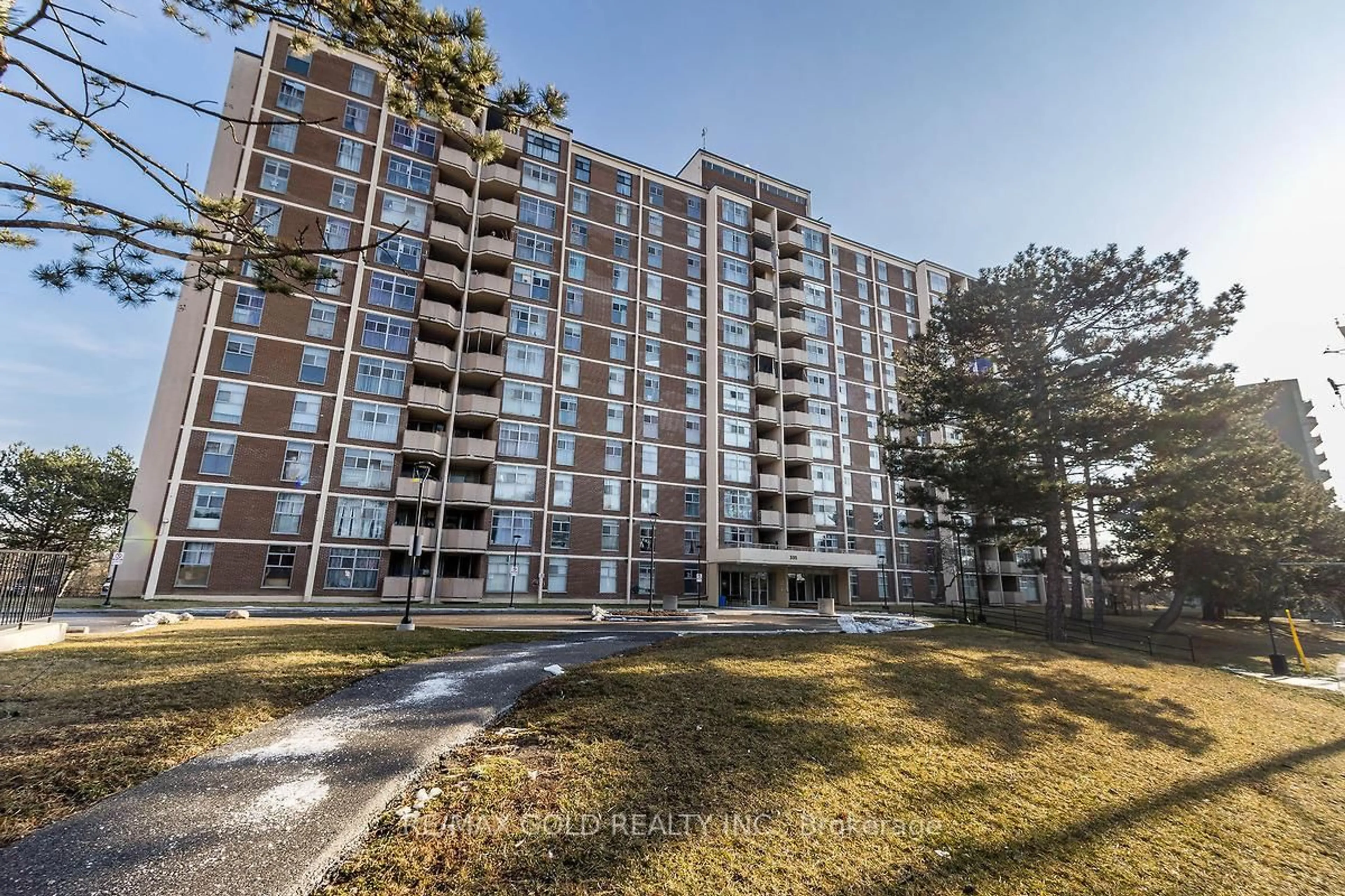 A pic from outside/outdoor area/front of a property/back of a property/a pic from drone, building for 335 Driftwood Ave #405, Toronto Ontario M3N 2P3