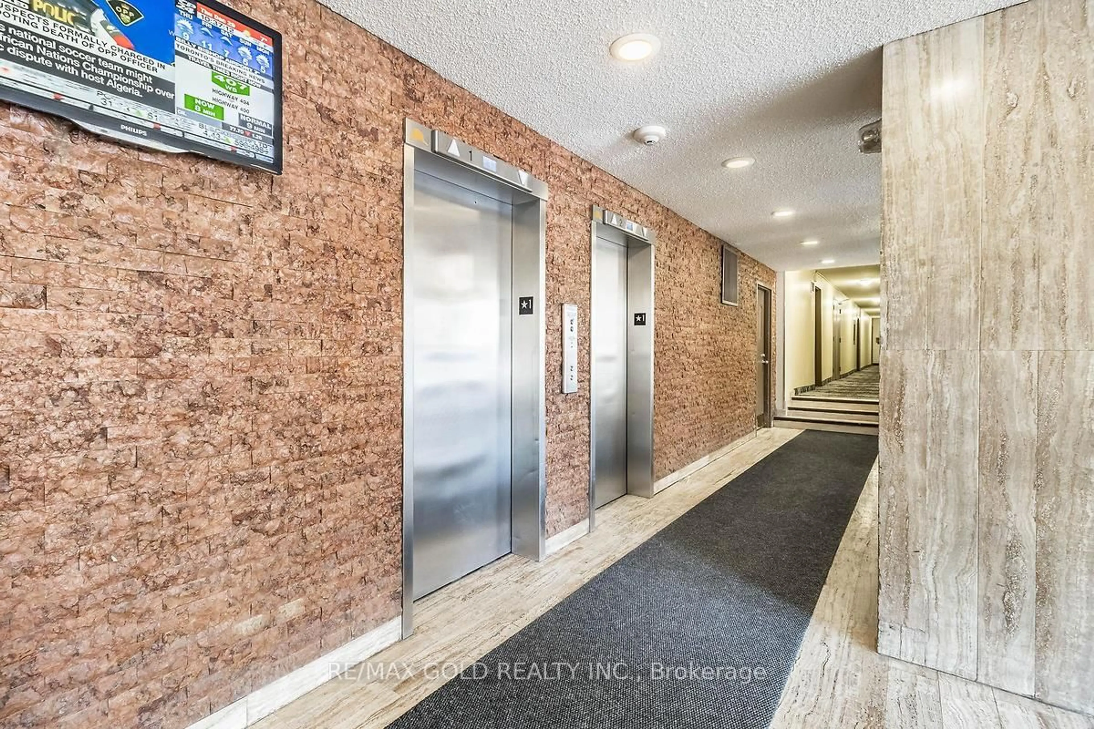 Indoor foyer for 335 Driftwood Ave #405, Toronto Ontario M3N 2P3